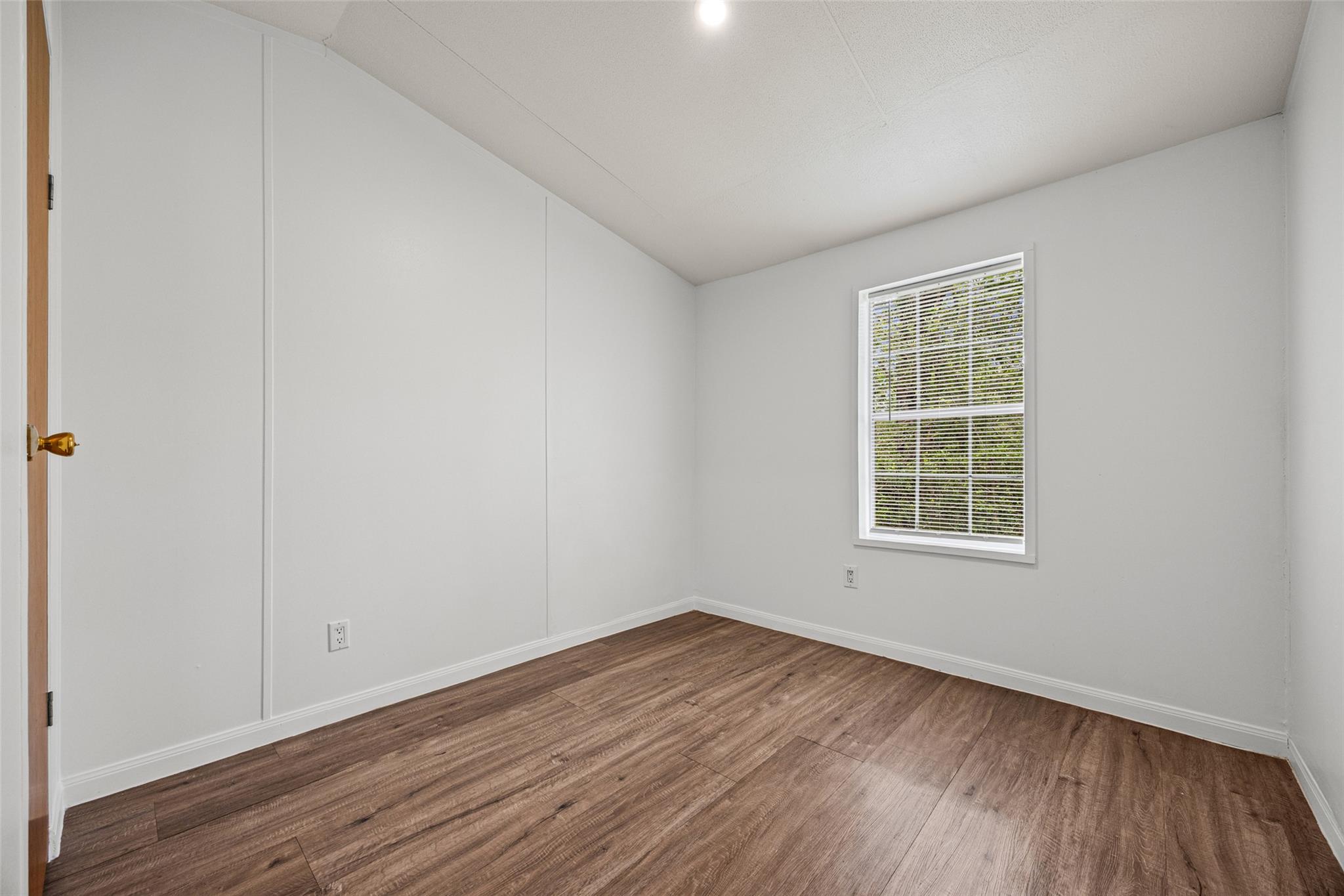 184 Oak Forest Ct, Cedar Creek, TX 78612