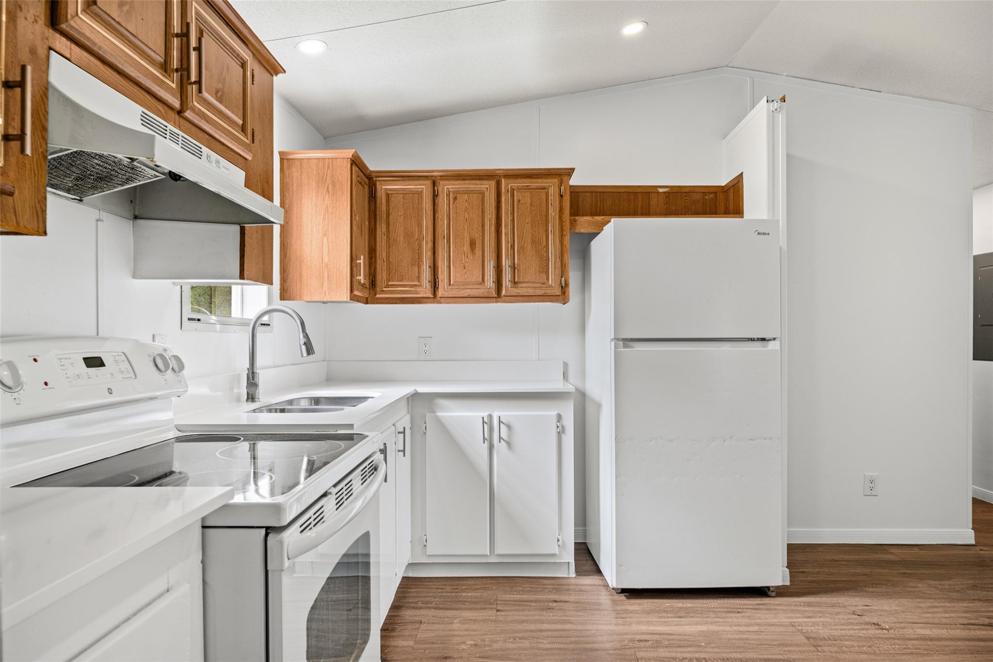 184 Oak Forest Ct, Cedar Creek, TX 78612