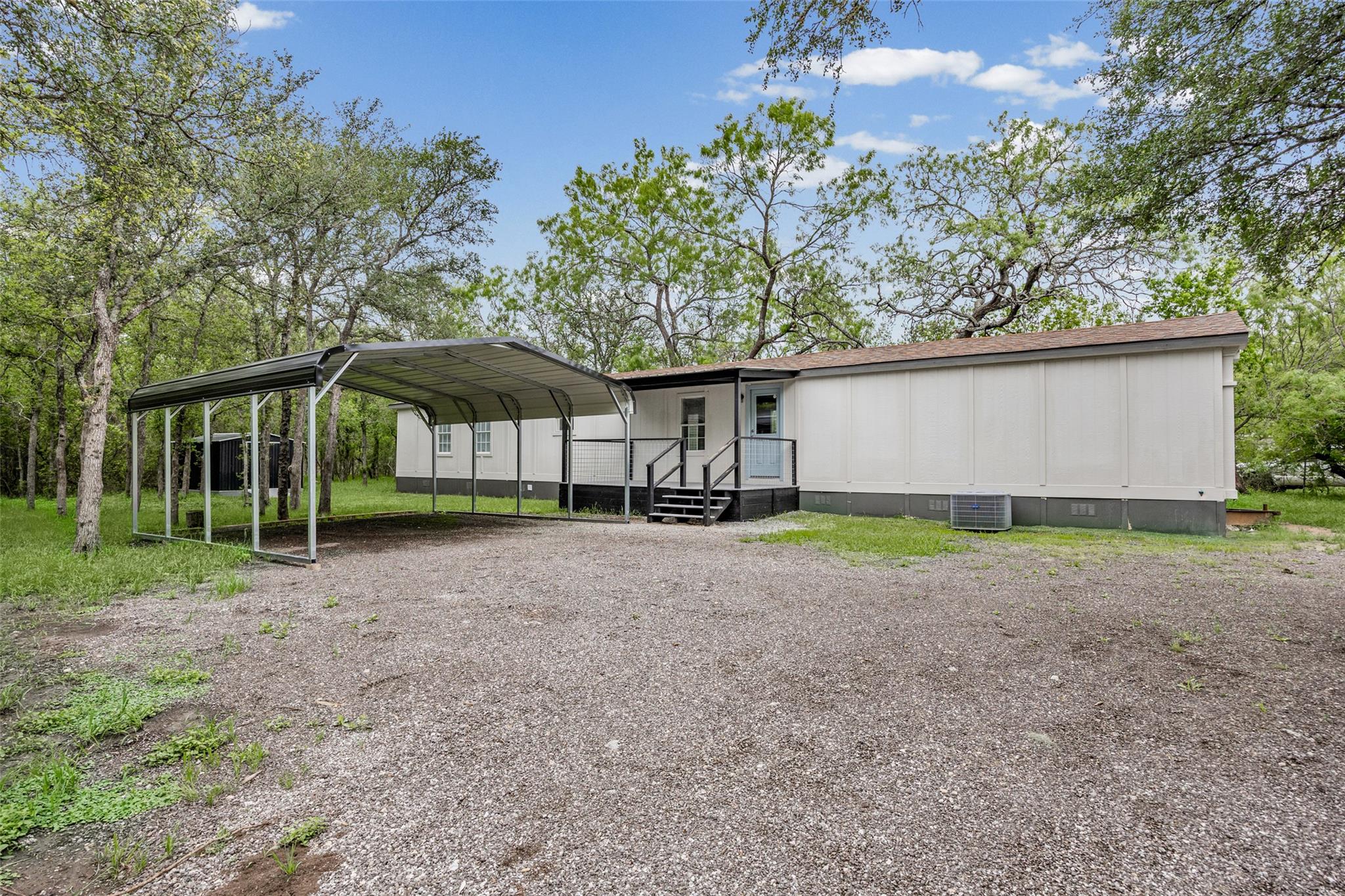 184 Oak Forest Ct, Cedar Creek, TX 78612