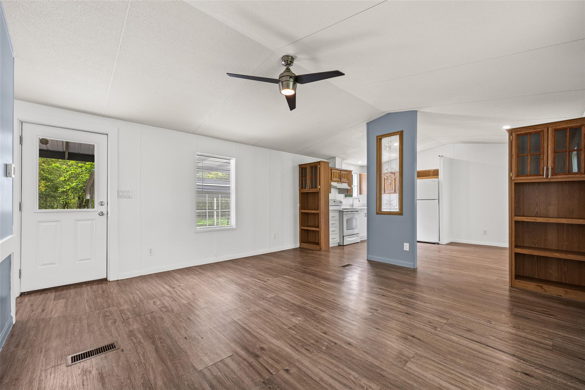 184 Oak Forest Ct, Cedar Creek, TX 78612