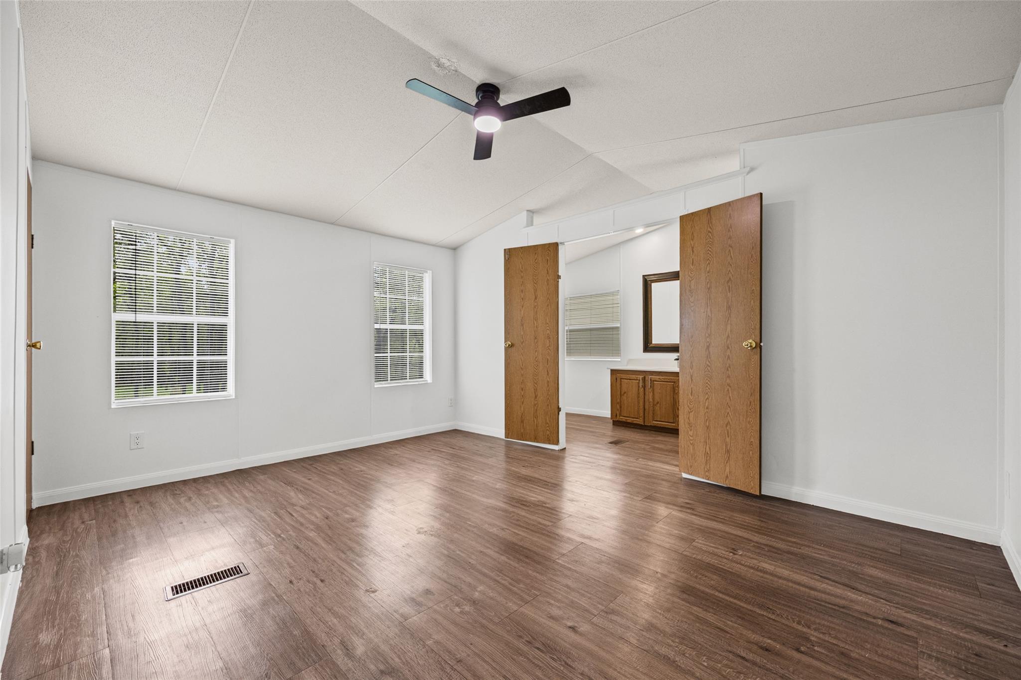 184 Oak Forest Ct, Cedar Creek, TX 78612