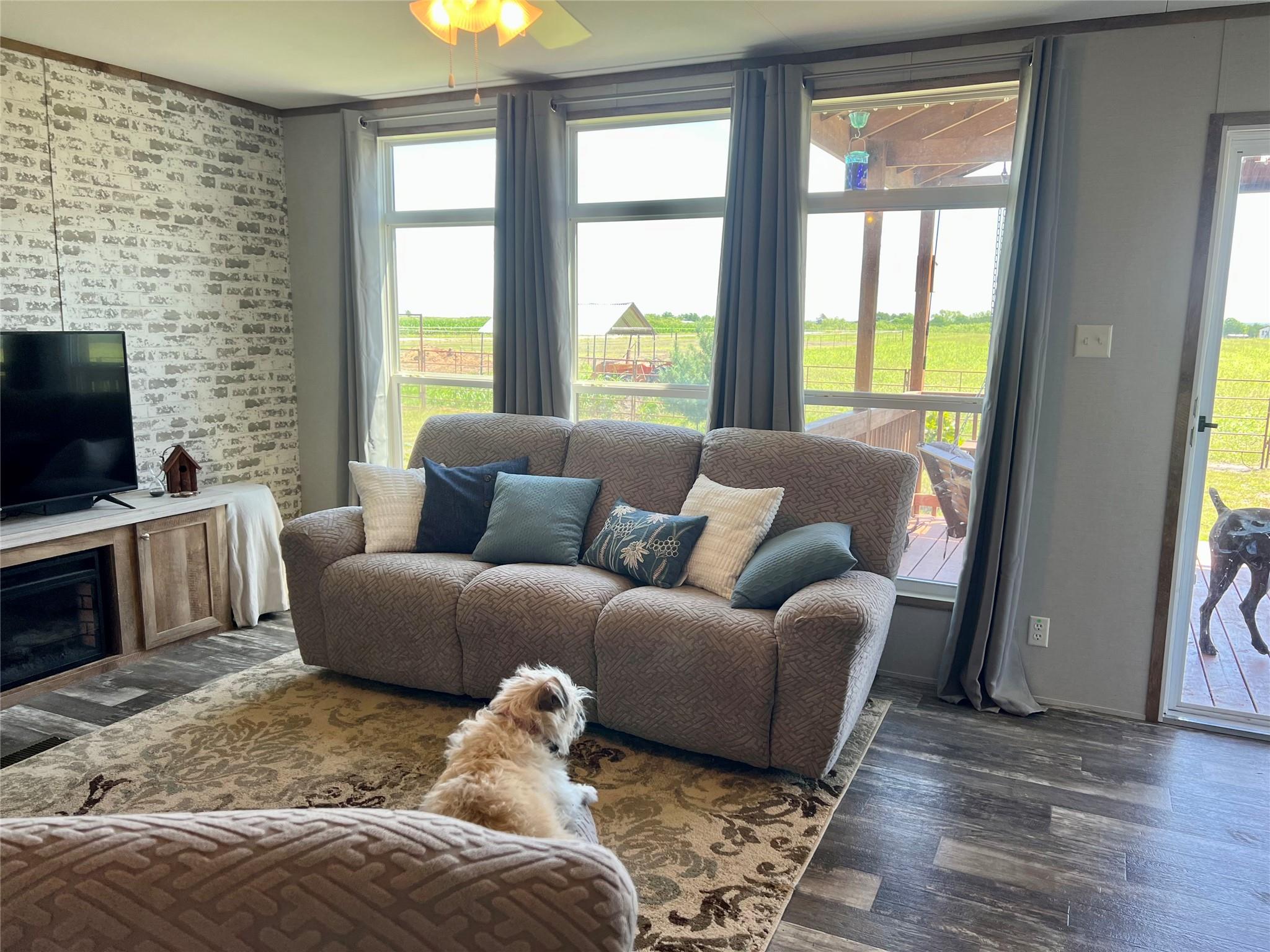 2949 County Road 437, Thorndale, TX 76577