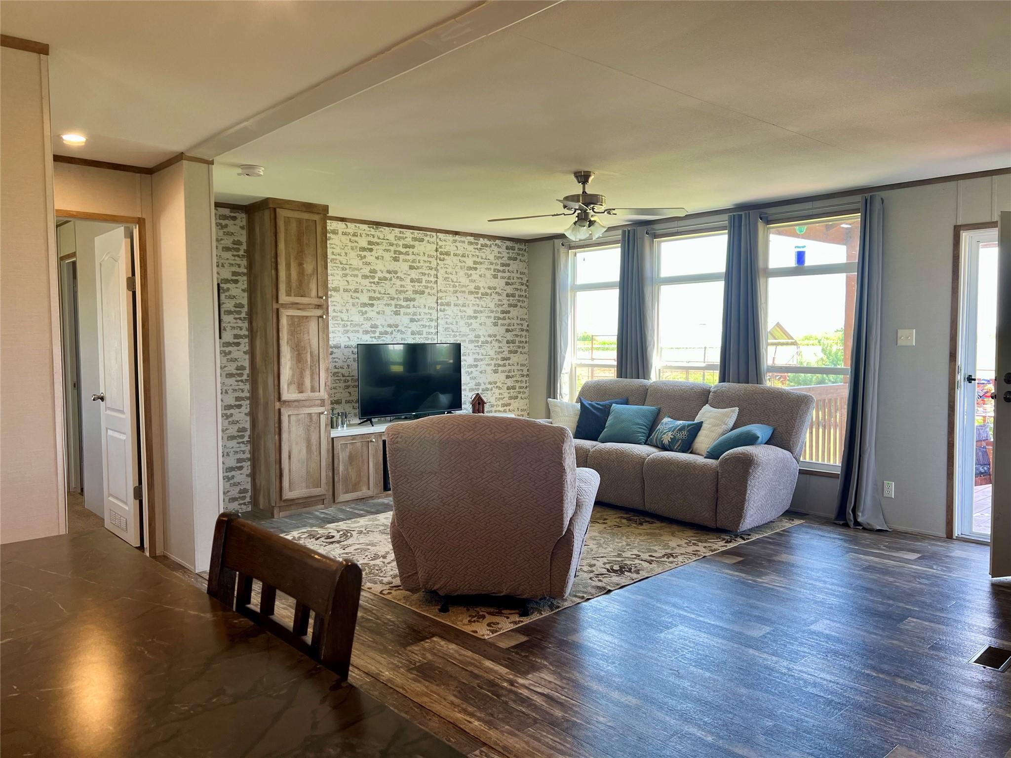 2949 County Road 437, Thorndale, TX 76577