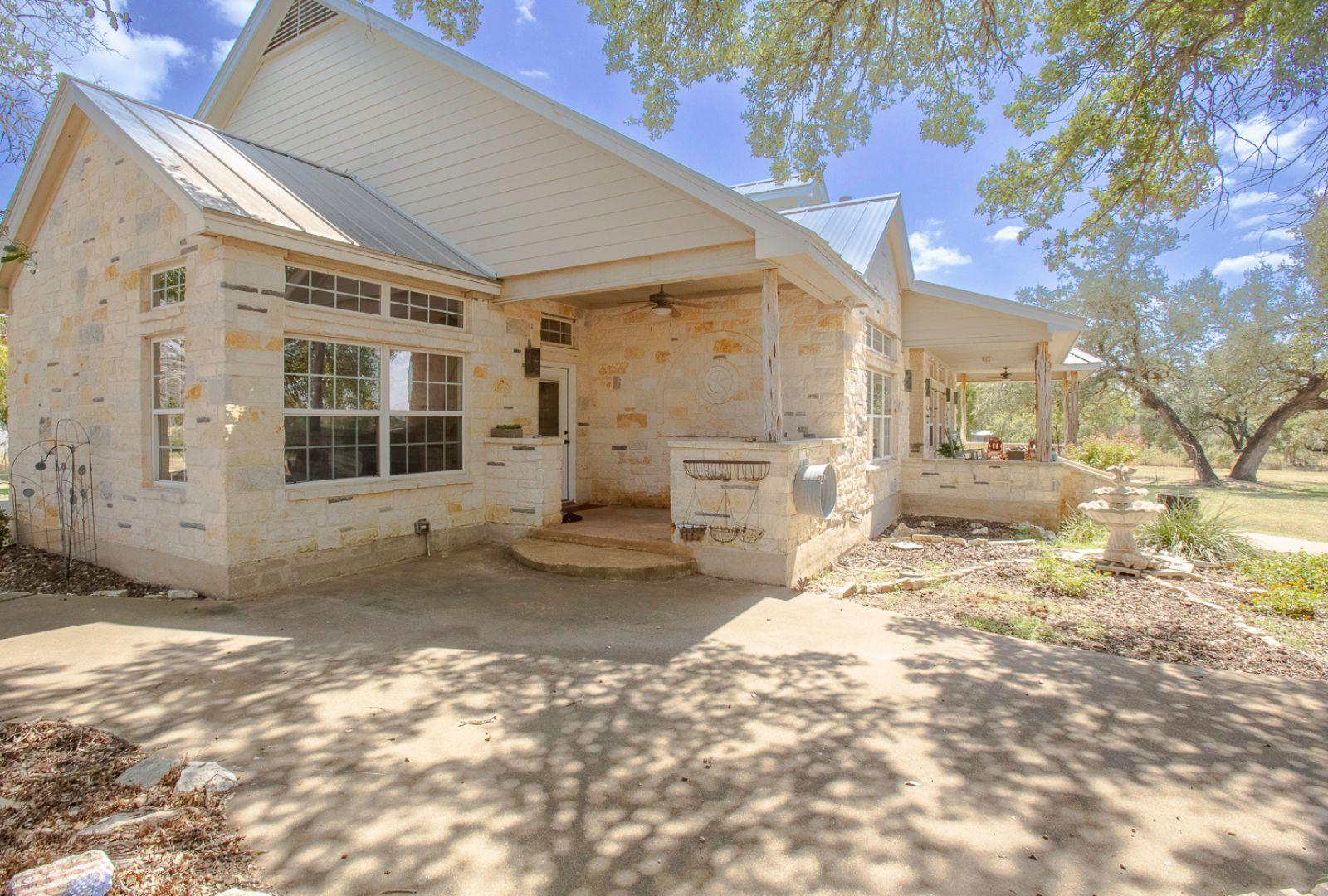 2010 County Road 233, Florence, TX 76527