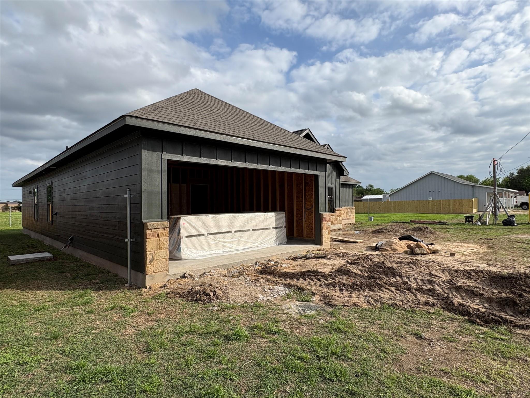 330 Cactus St, Giddings, TX 78942