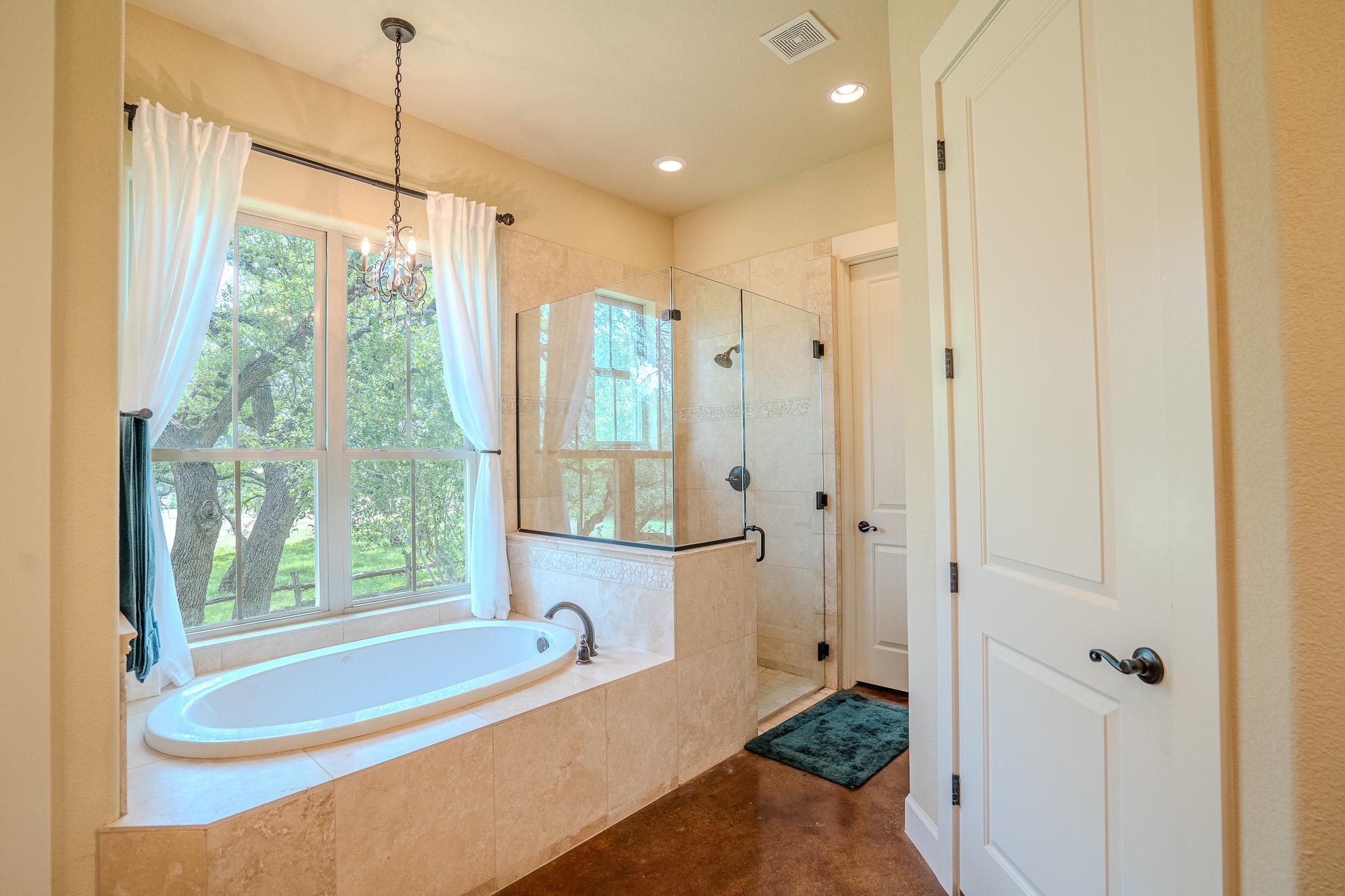 23923 Tres Coronas Dr, Spicewood, TX 78669