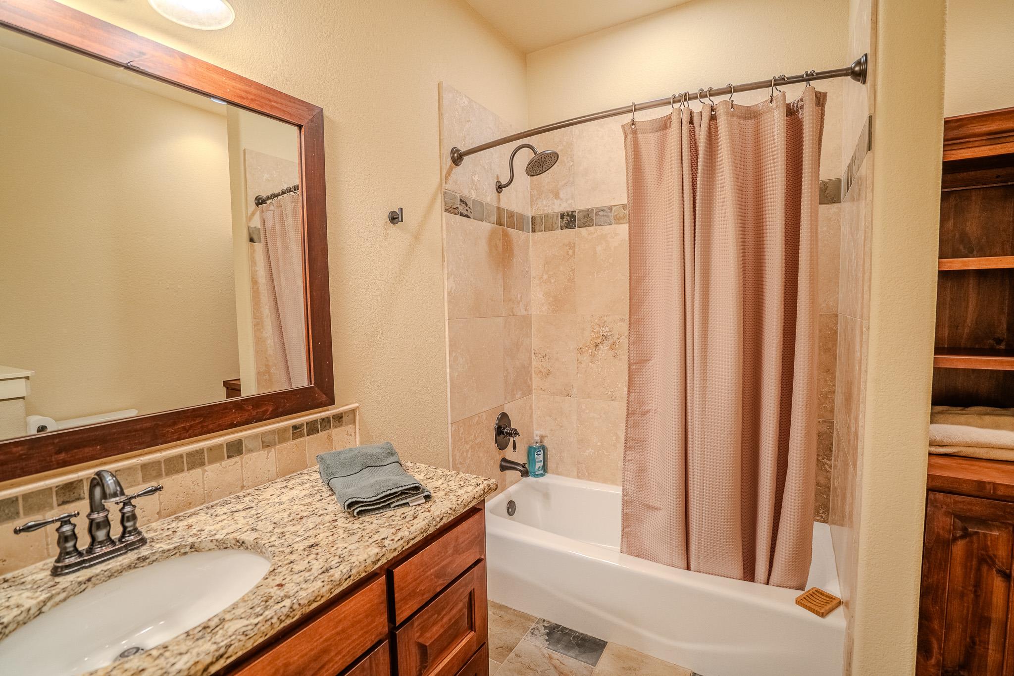 23923 Tres Coronas Dr, Spicewood, TX 78669