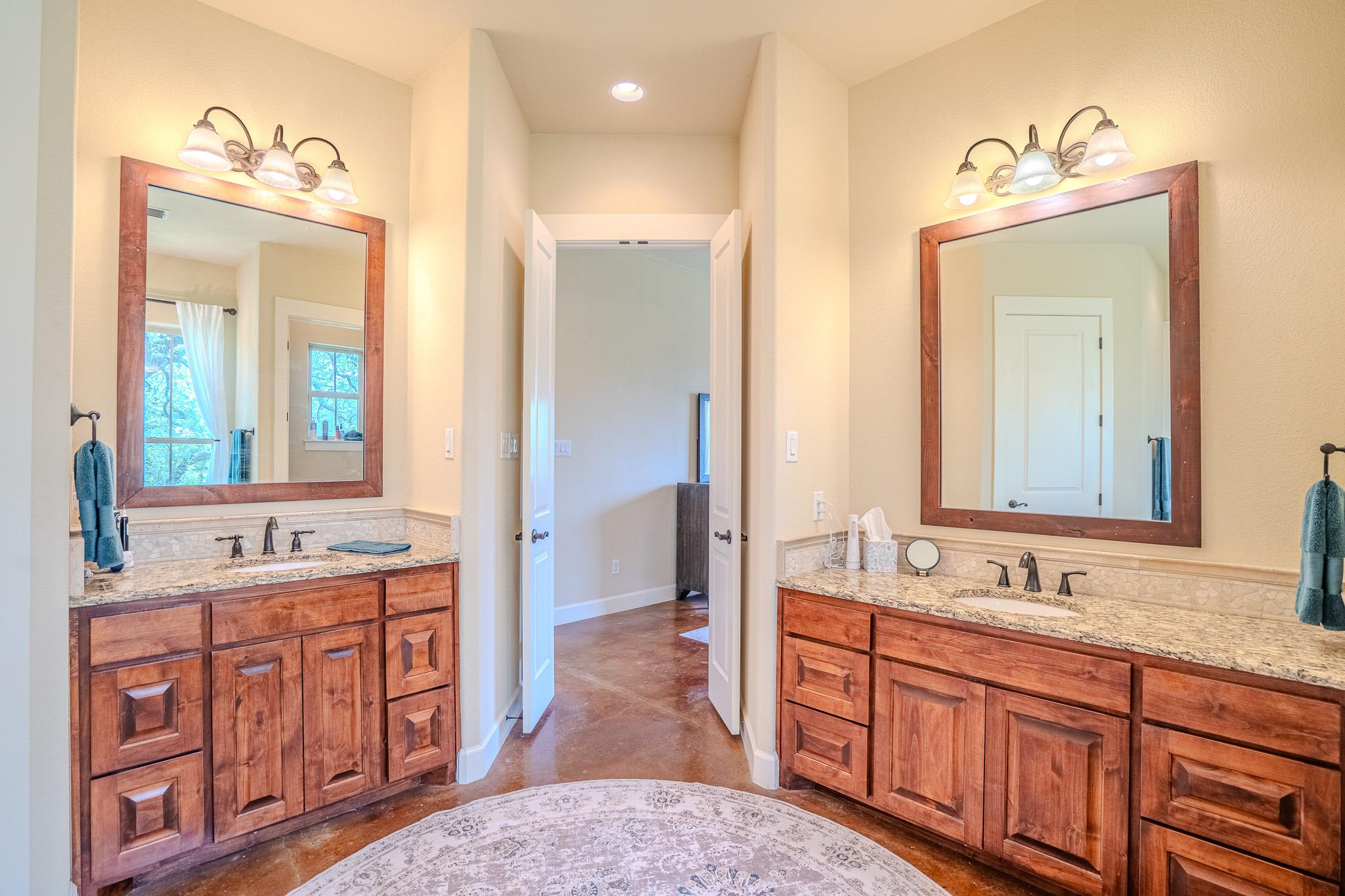 23923 Tres Coronas Dr, Spicewood, TX 78669