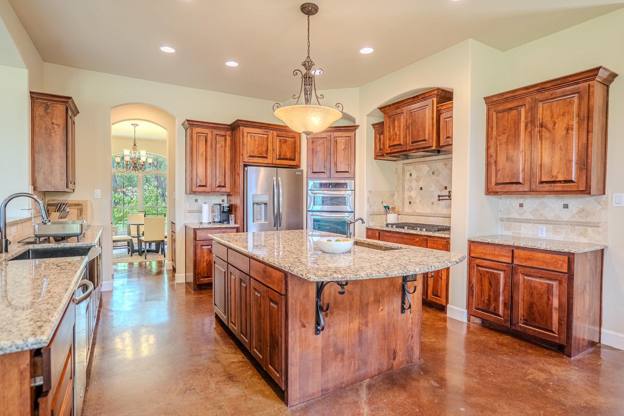 23923 Tres Coronas Dr, Spicewood, TX 78669