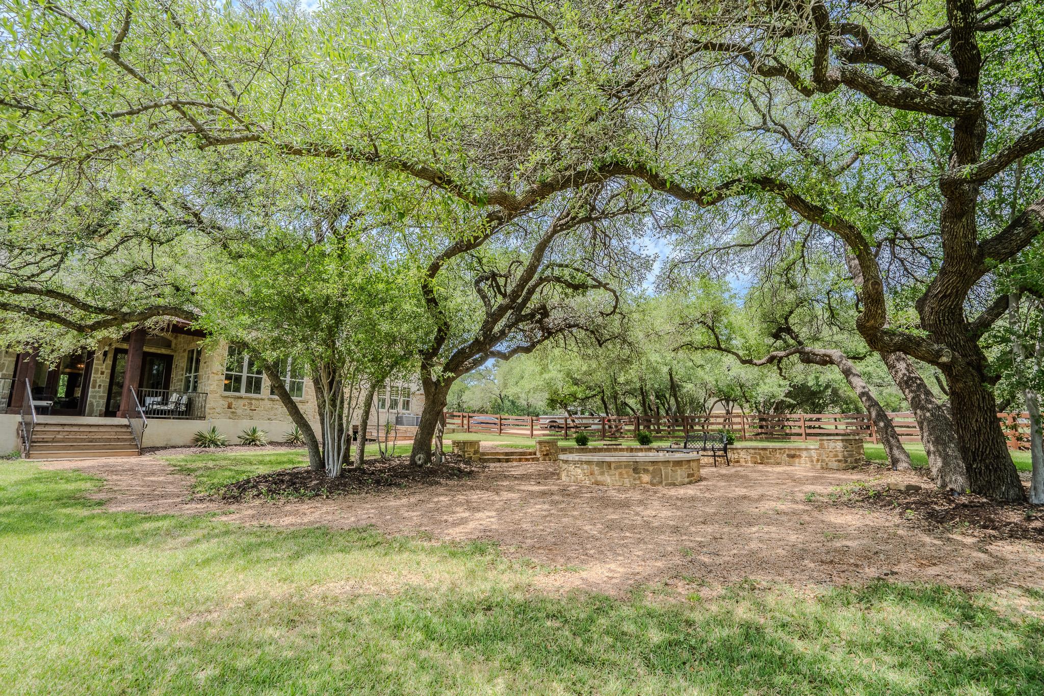 23923 Tres Coronas Dr, Spicewood, TX 78669