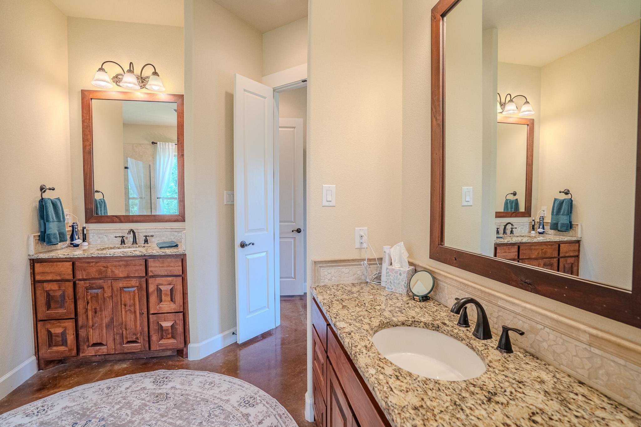 23923 Tres Coronas Dr, Spicewood, TX 78669