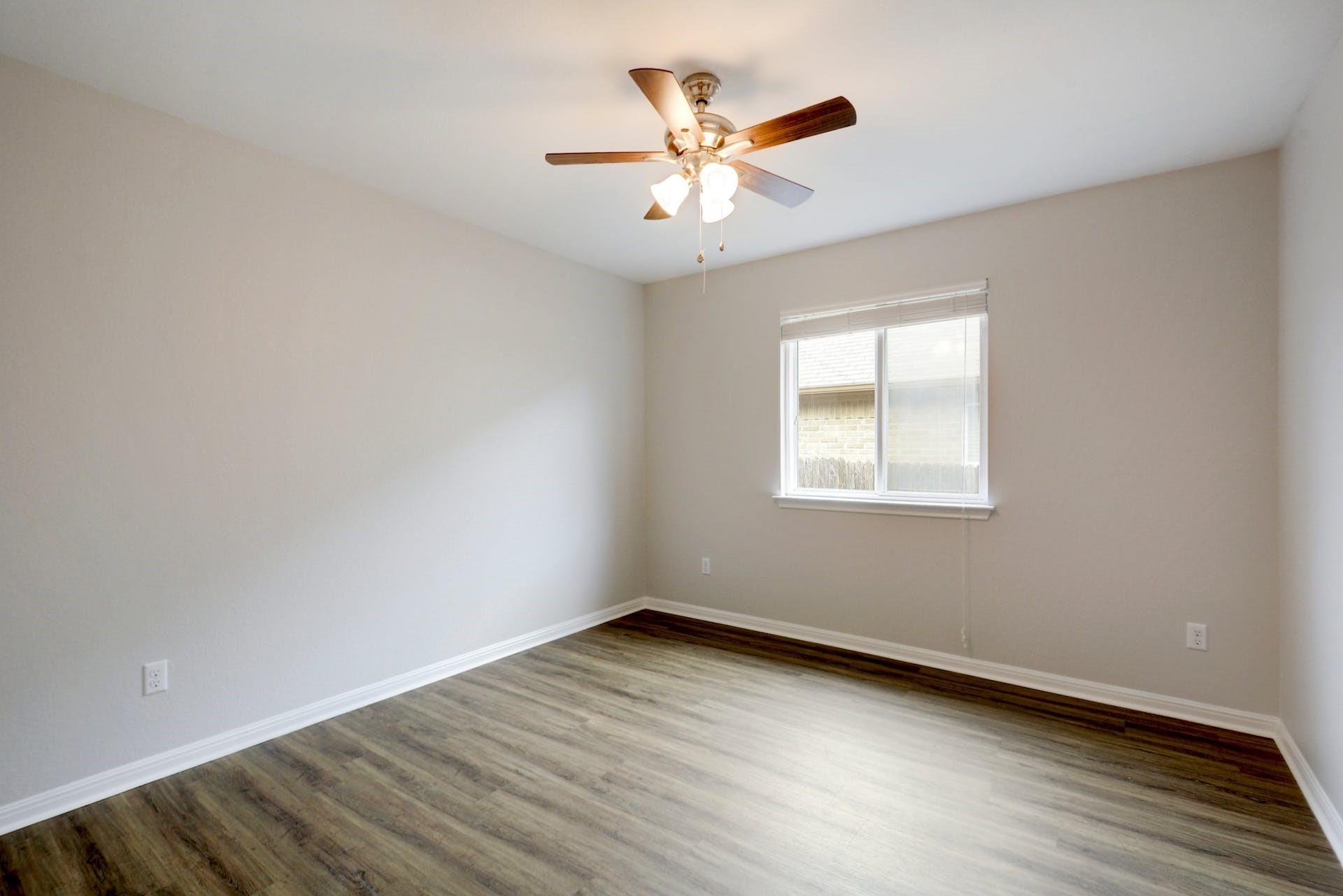 220 Mystic Shadow Ln, Buda, TX 78610