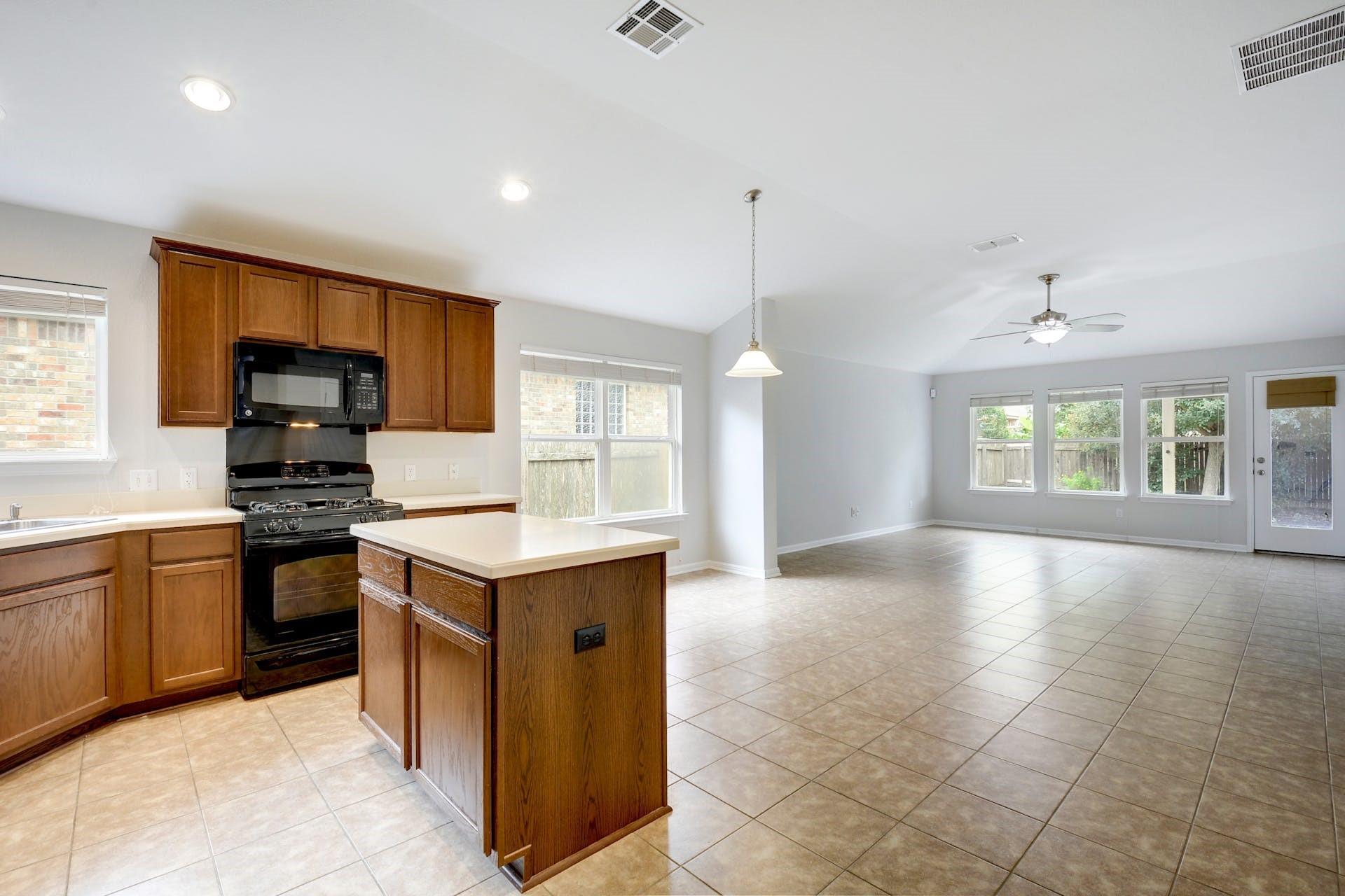 220 Mystic Shadow Ln, Buda, TX 78610