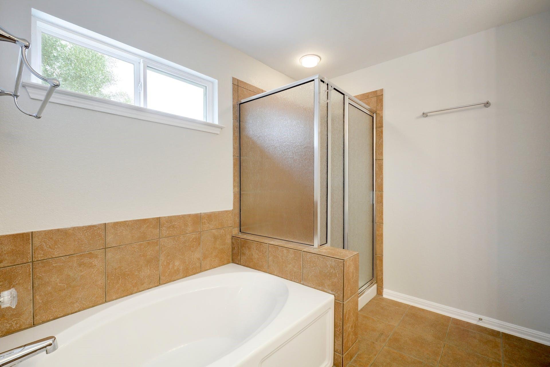 220 Mystic Shadow Ln, Buda, TX 78610