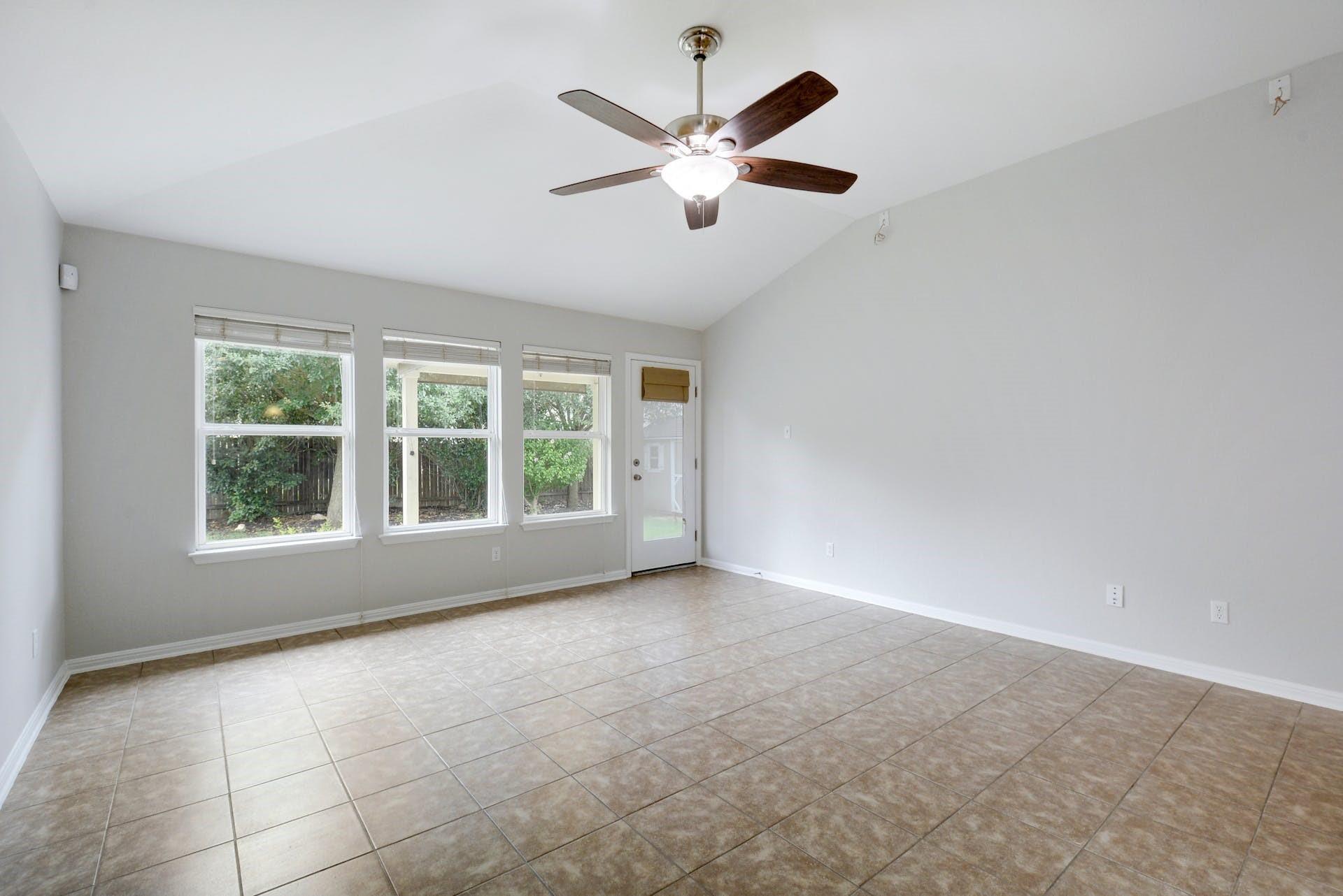 220 Mystic Shadow Ln, Buda, TX 78610