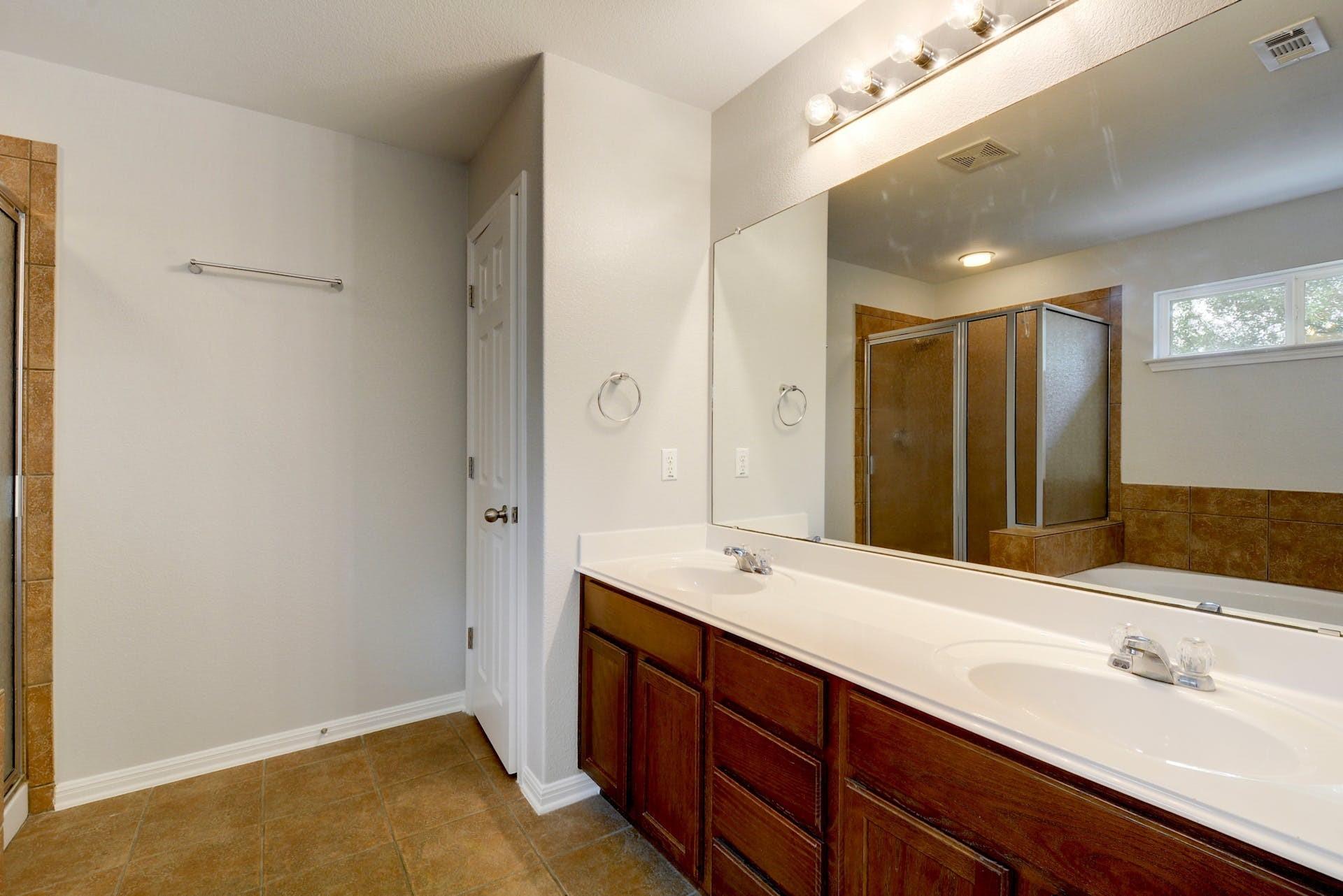 220 Mystic Shadow Ln, Buda, TX 78610