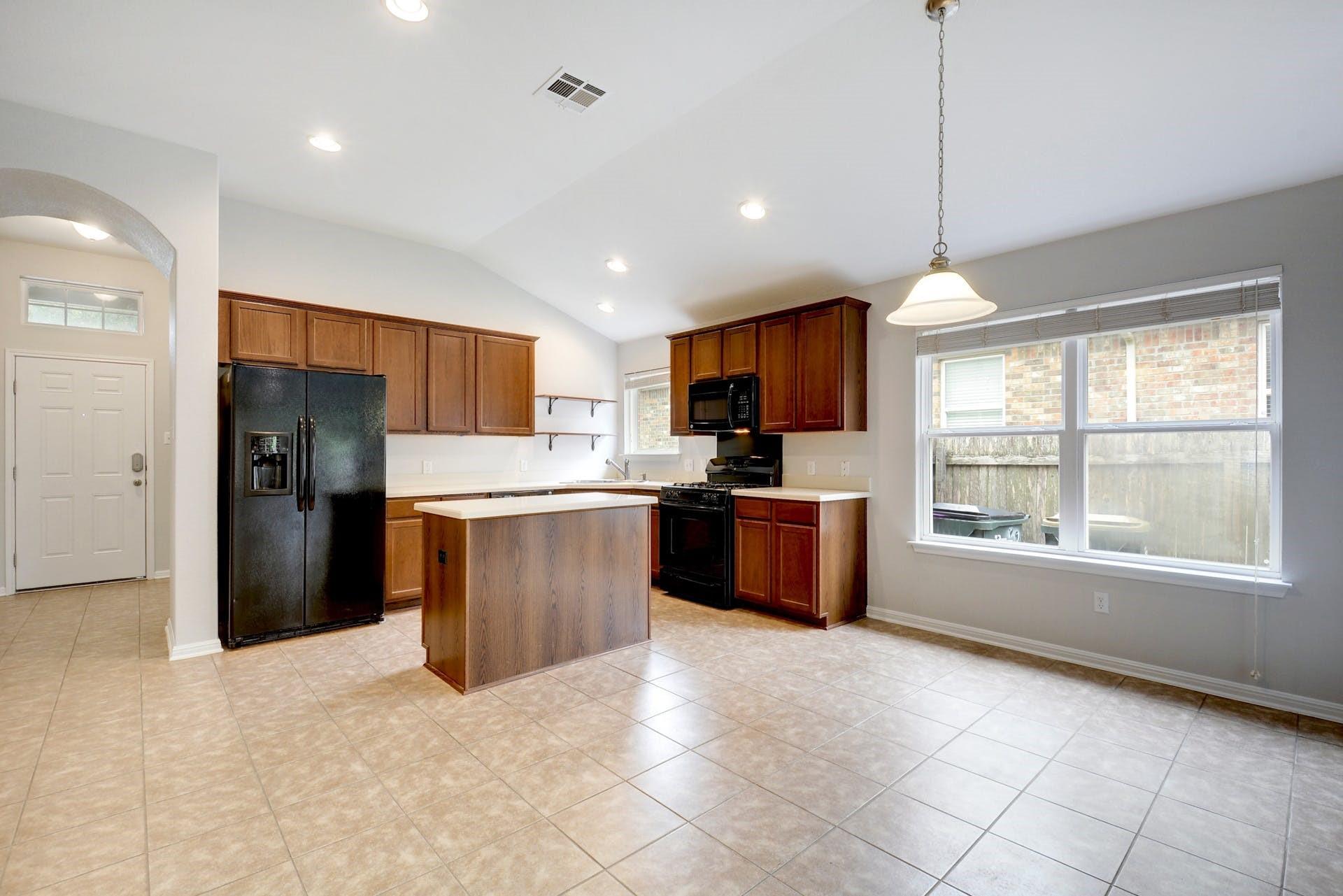 220 Mystic Shadow Ln, Buda, TX 78610