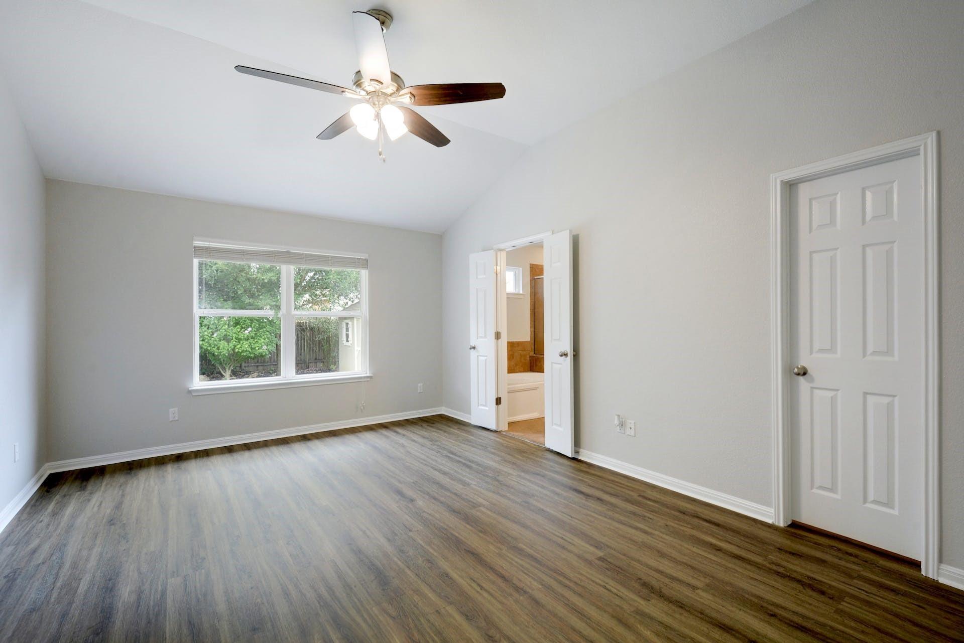 220 Mystic Shadow Ln, Buda, TX 78610