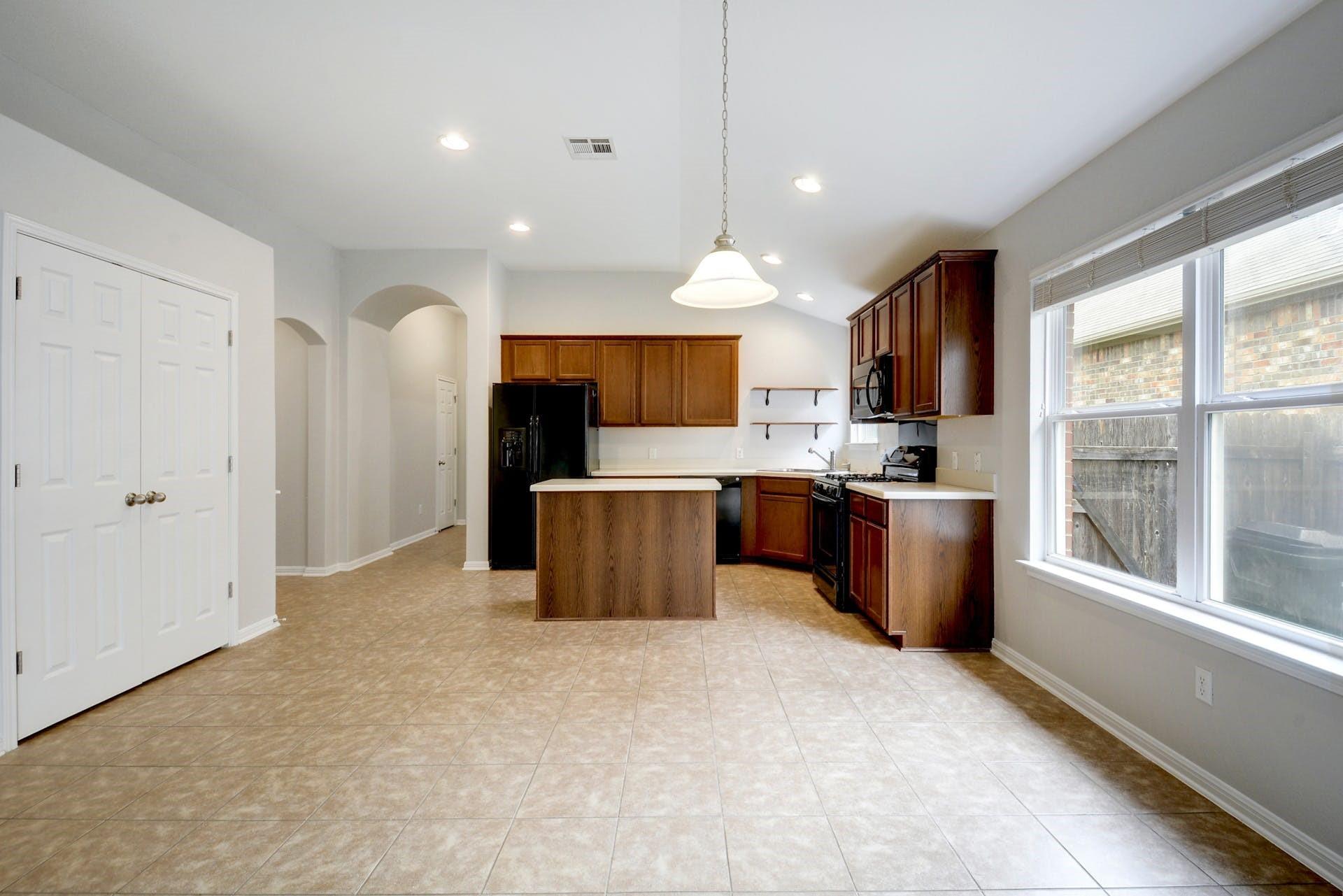 220 Mystic Shadow Ln, Buda, TX 78610