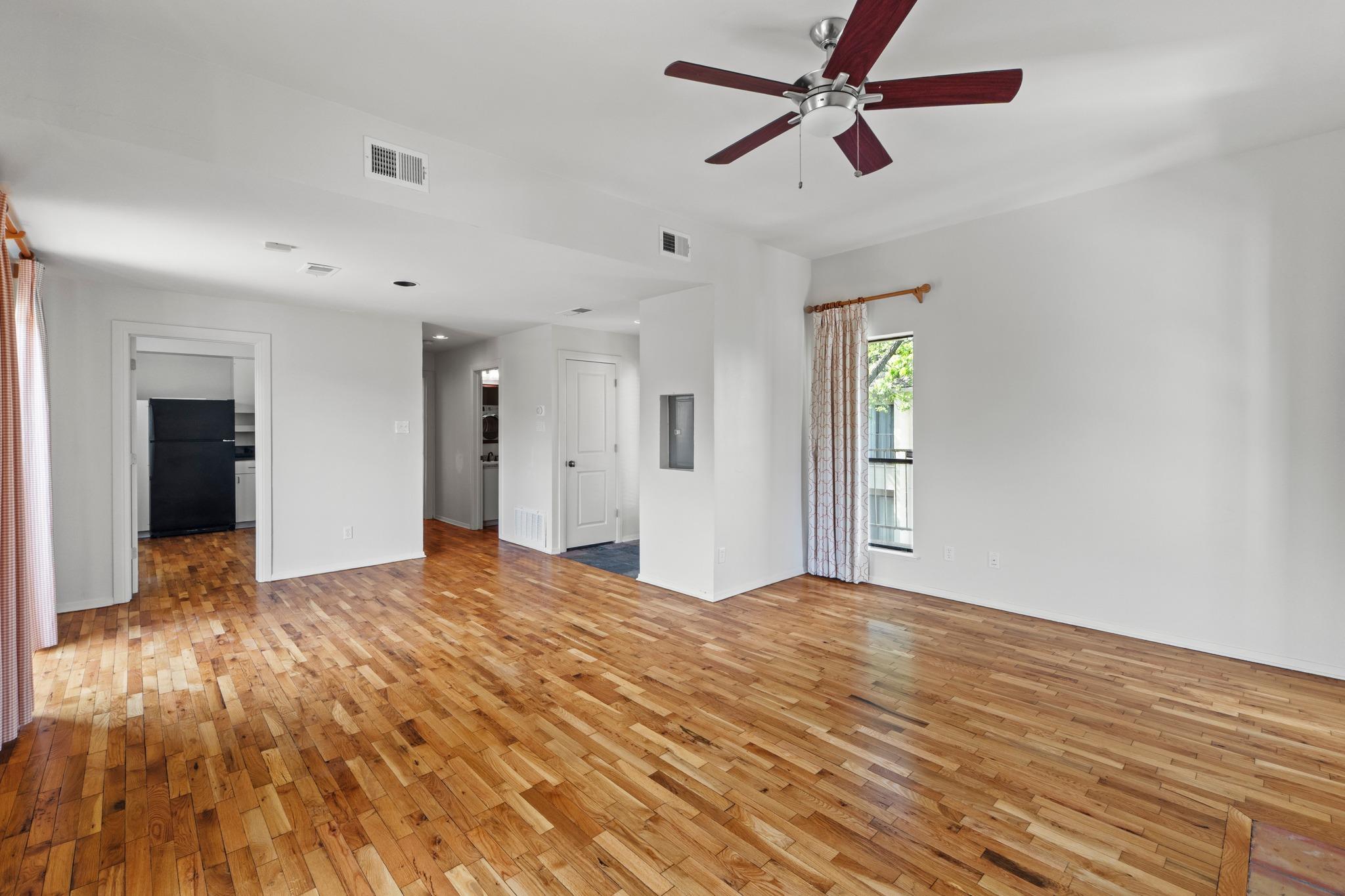 409 E 38th St # 305, Austin, TX 78705