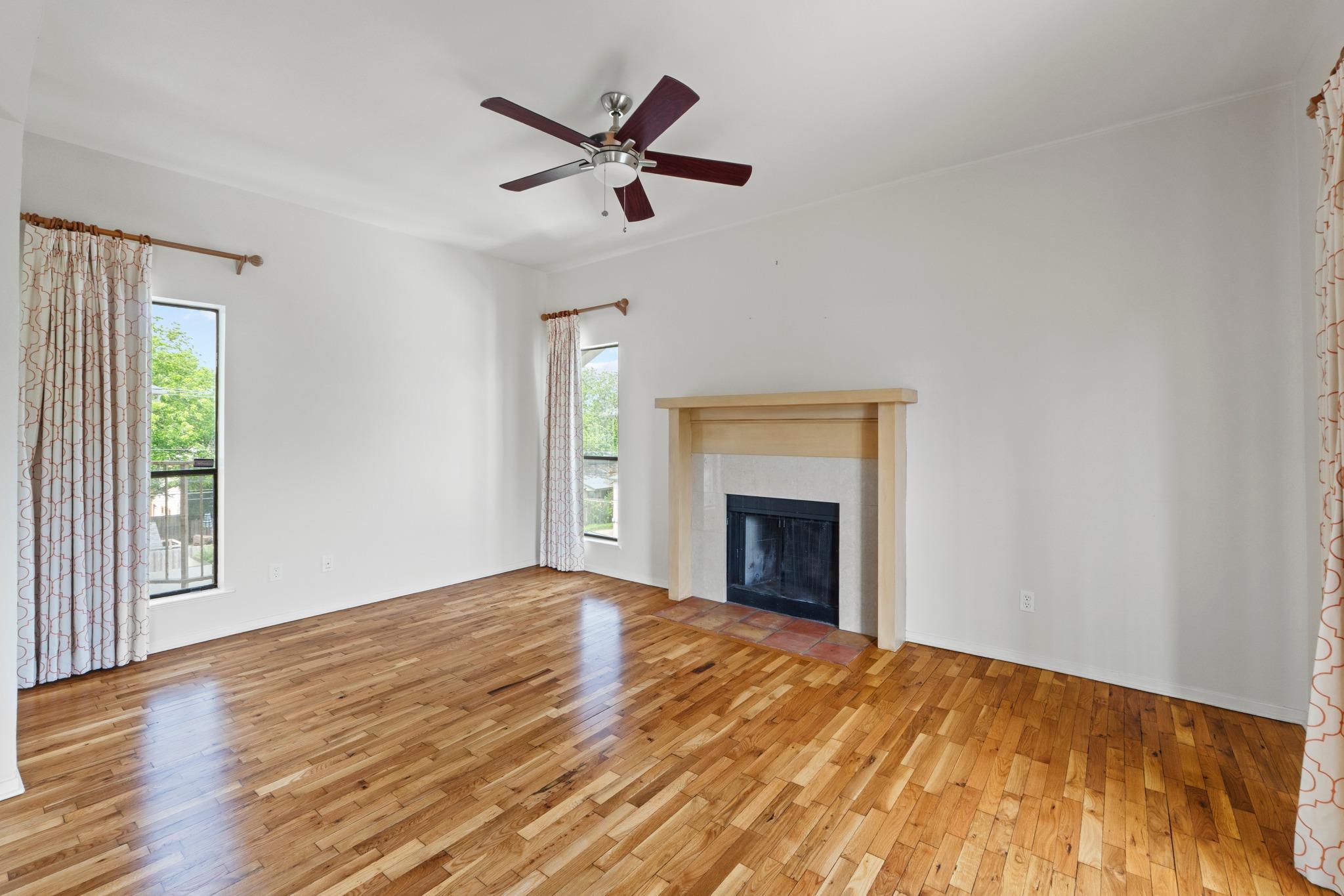 409 E 38th St # 305, Austin, TX 78705