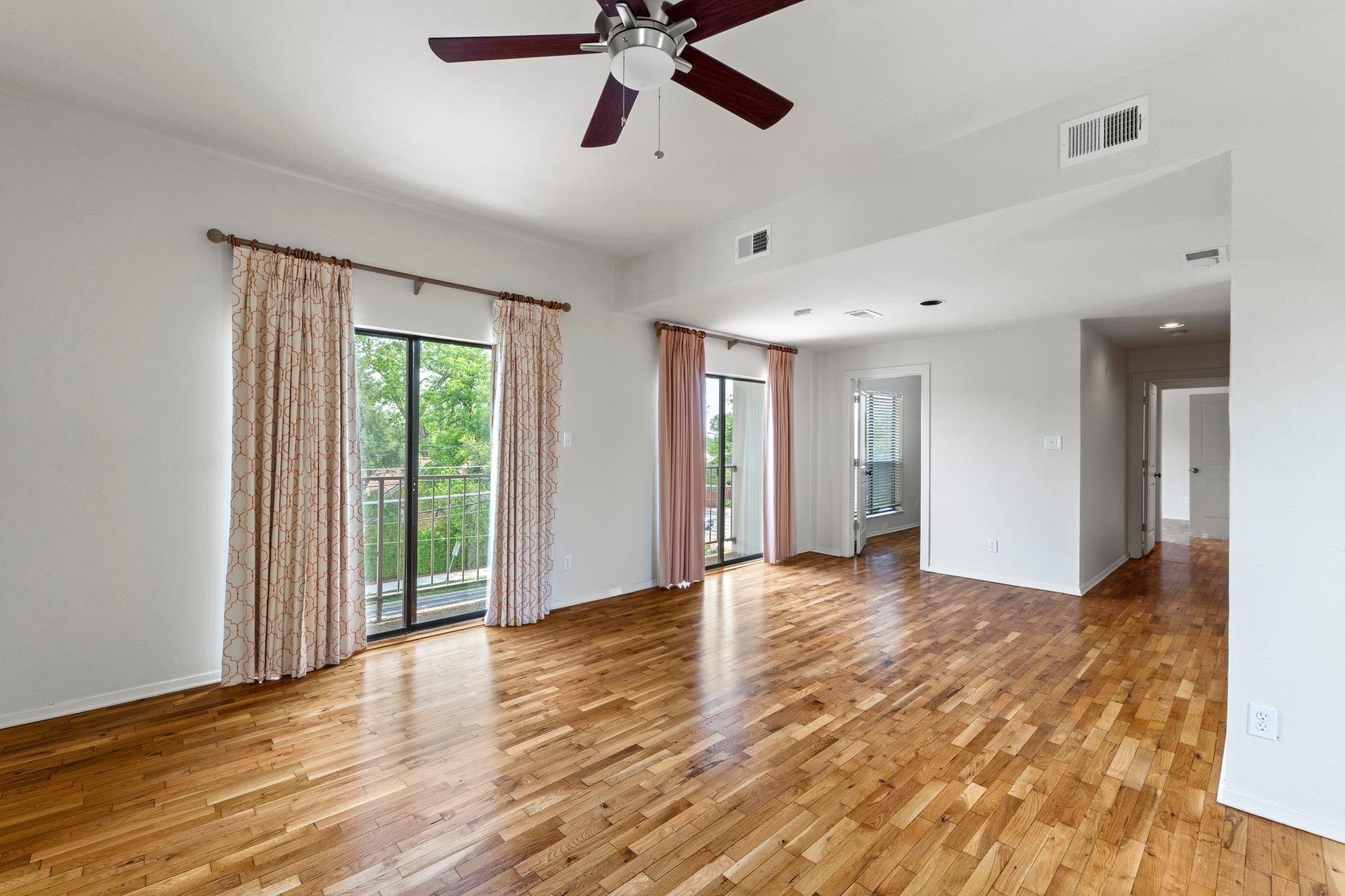 409 E 38th St # 305, Austin, TX 78705