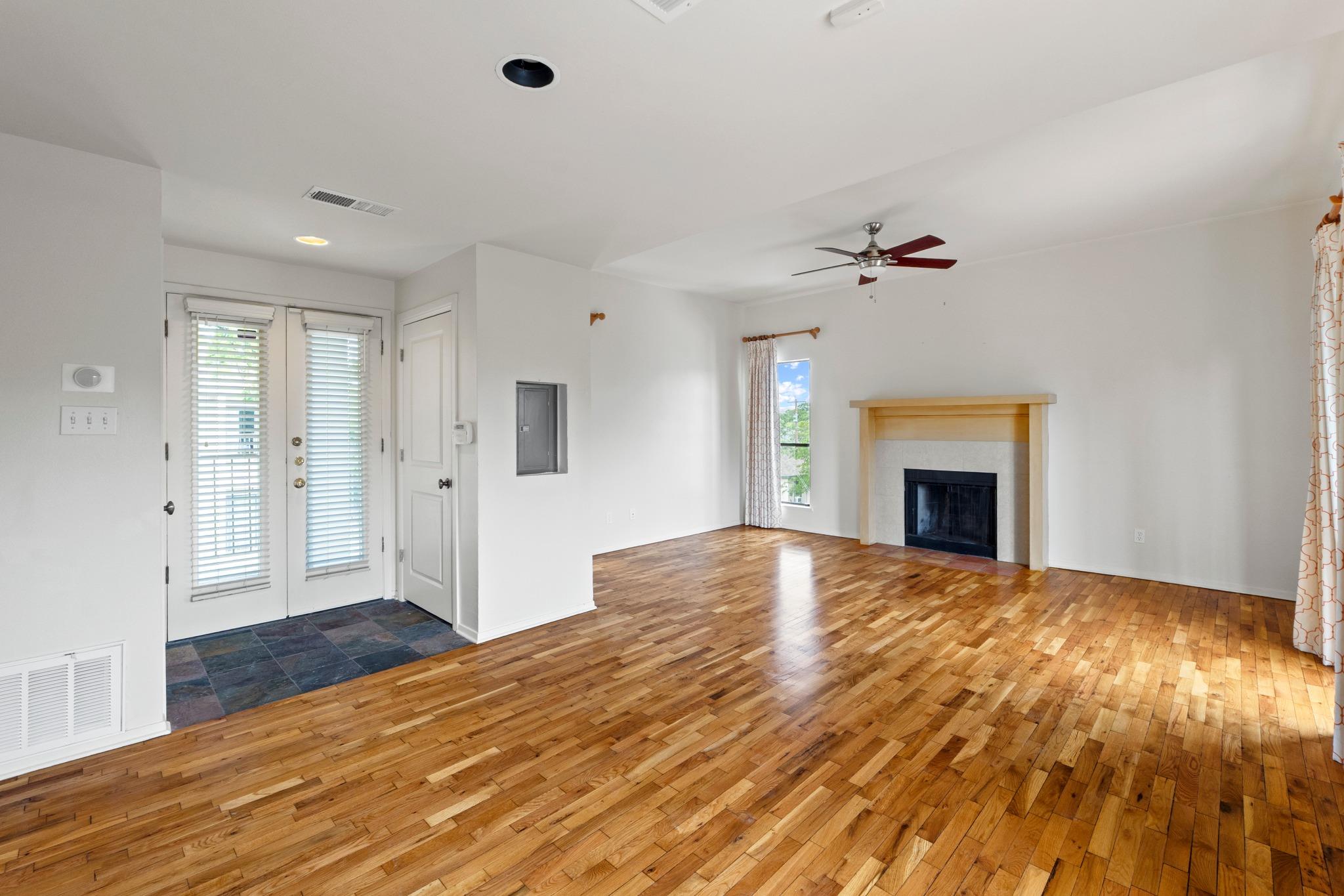 409 E 38th St # 305, Austin, TX 78705