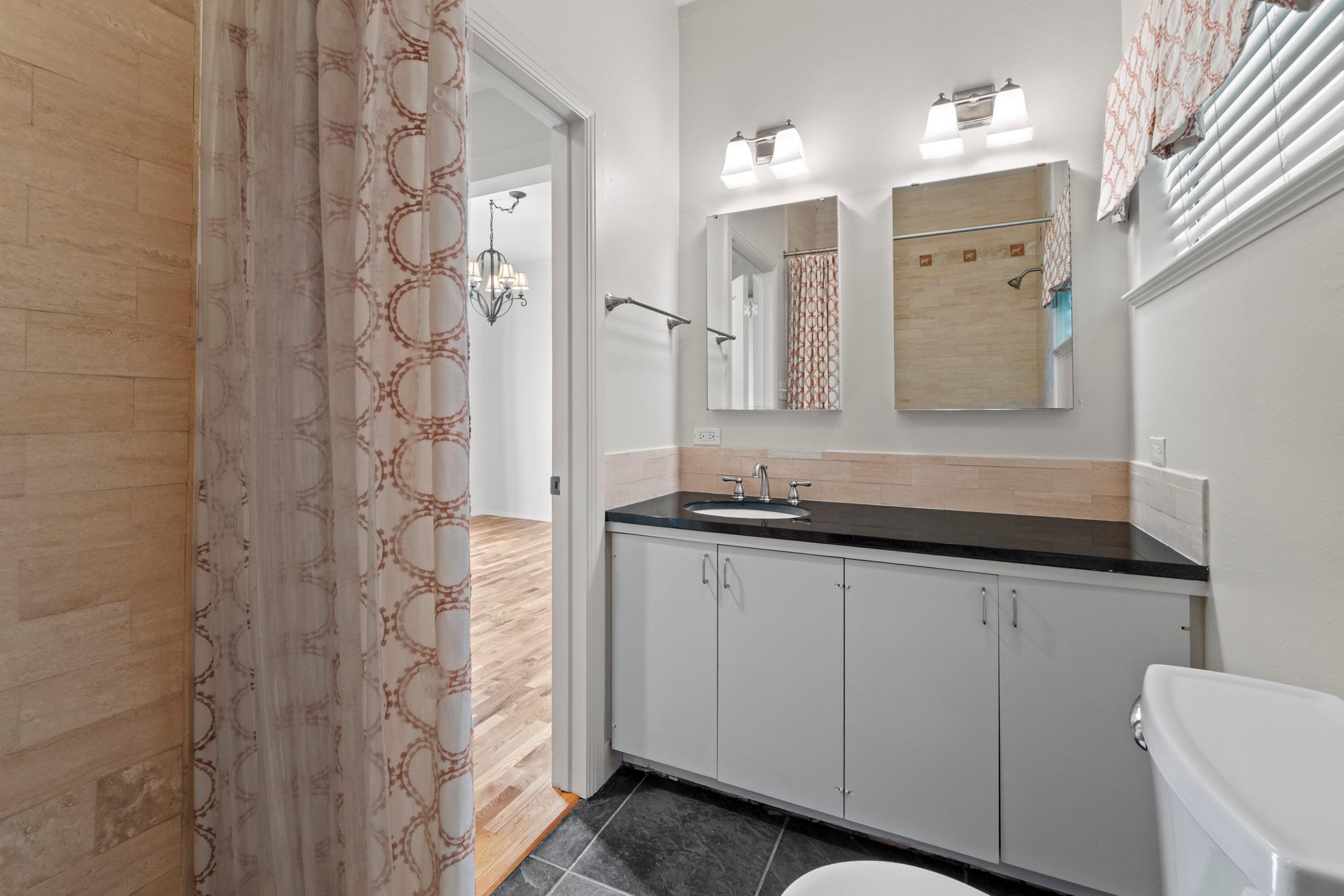 409 E 38th St # 305, Austin, TX 78705