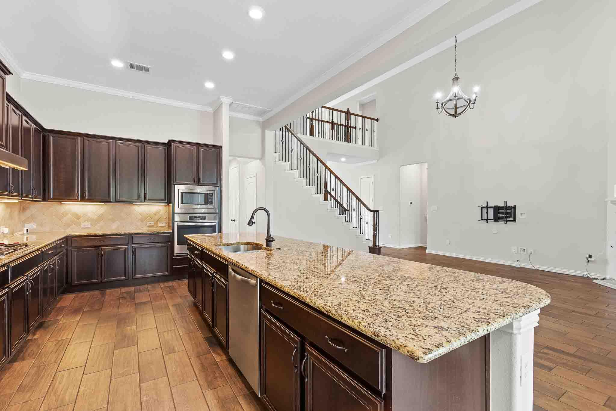 4512 Diamante Dr, Spicewood, TX 78669