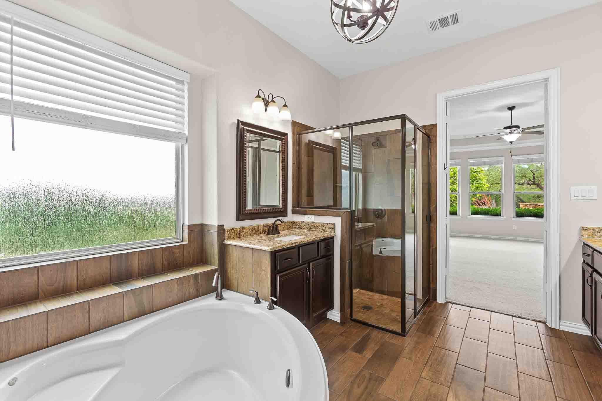 4512 Diamante Dr, Spicewood, TX 78669