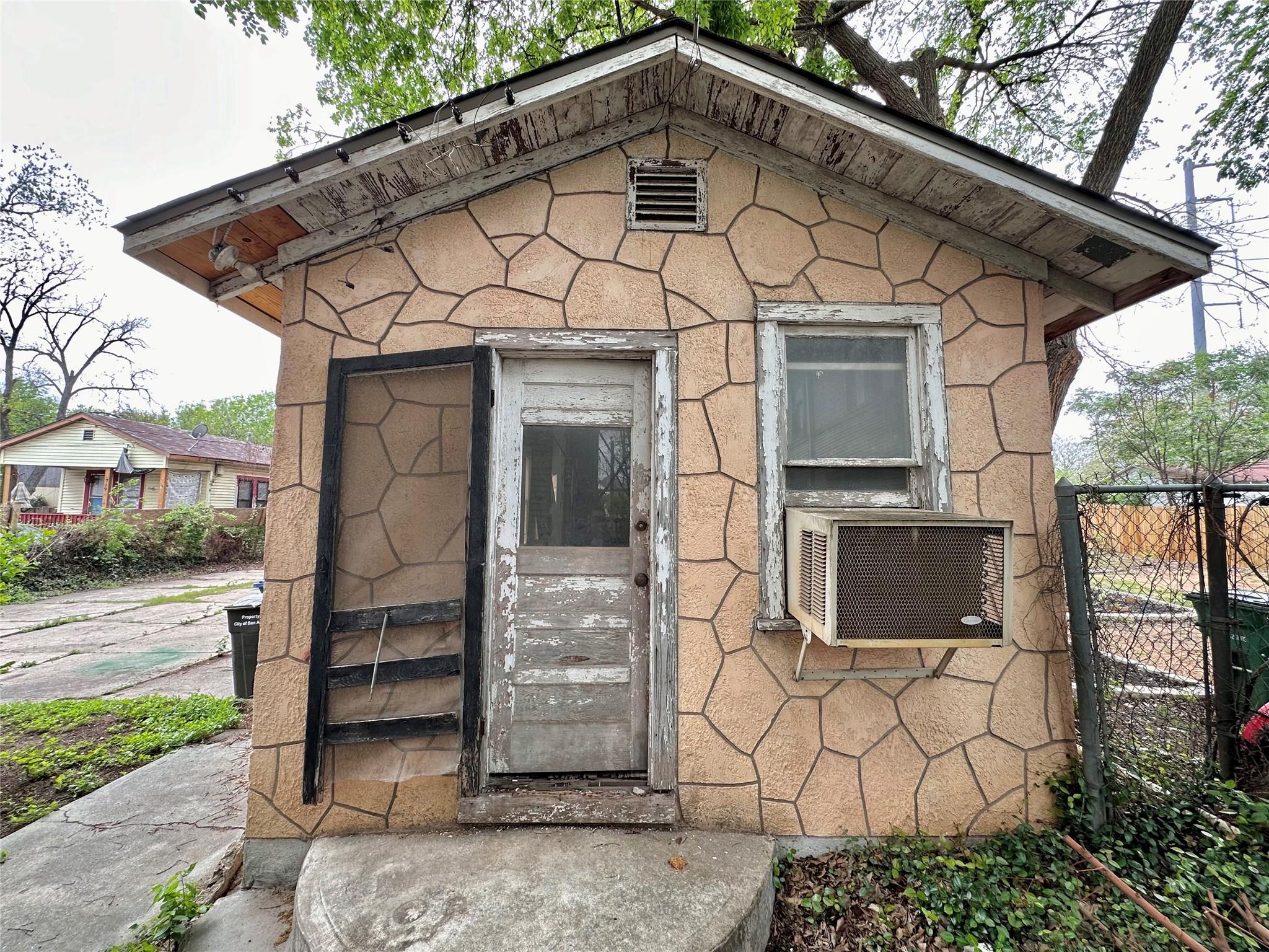 727 N Pine St, San Antonio, TX 78202