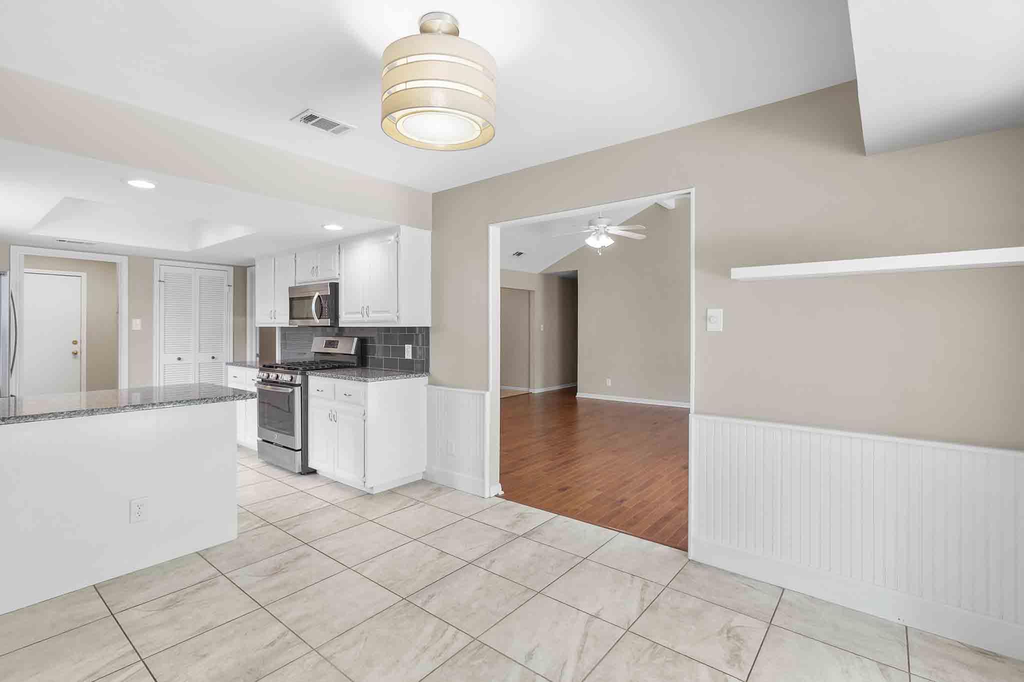 1911 Oakview Dr, Round Rock, TX 78681
