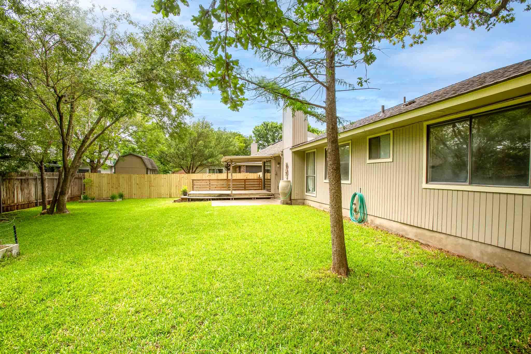 1911 Oakview Dr, Round Rock, TX 78681