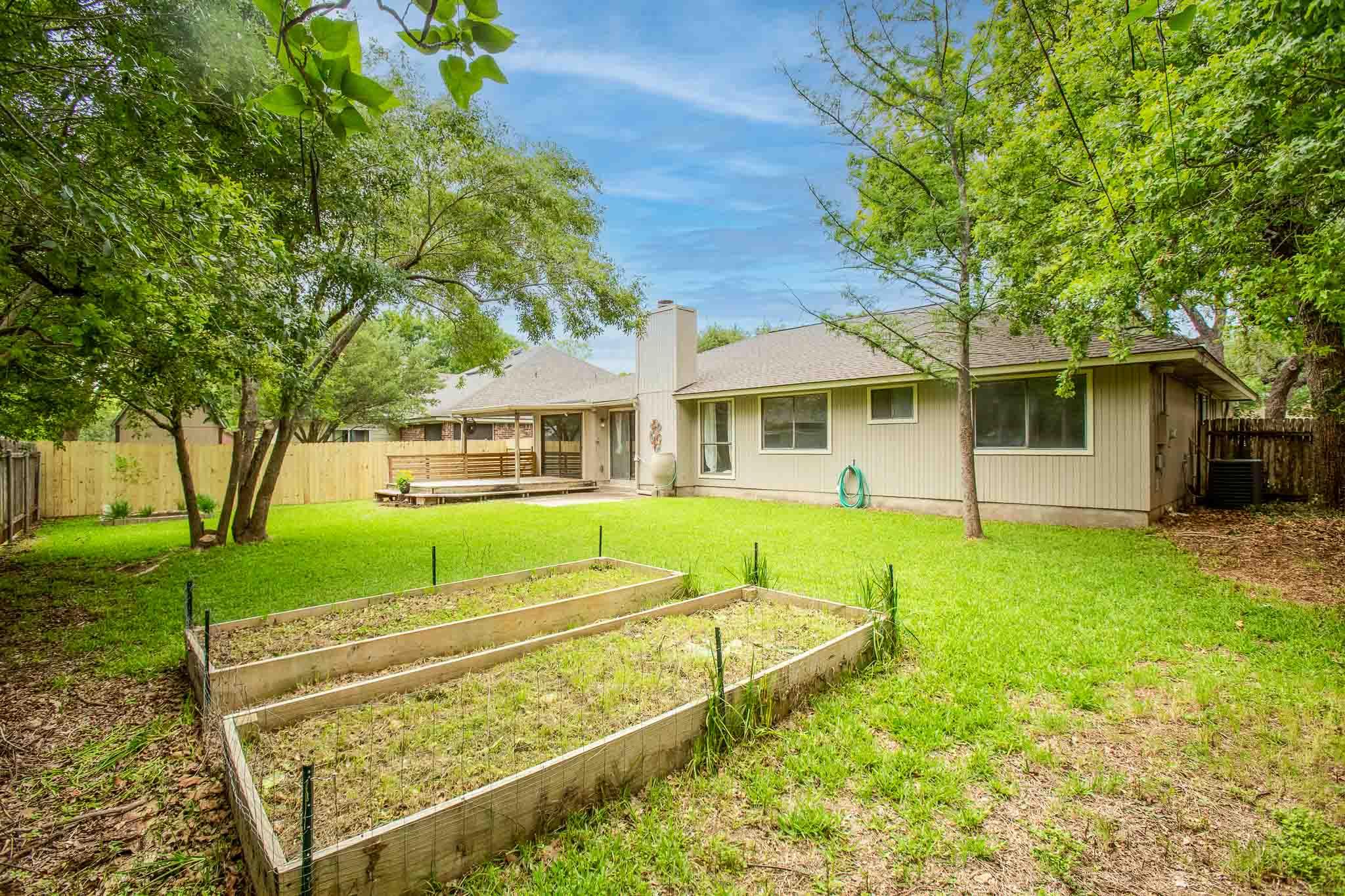 1911 Oakview Dr, Round Rock, TX 78681