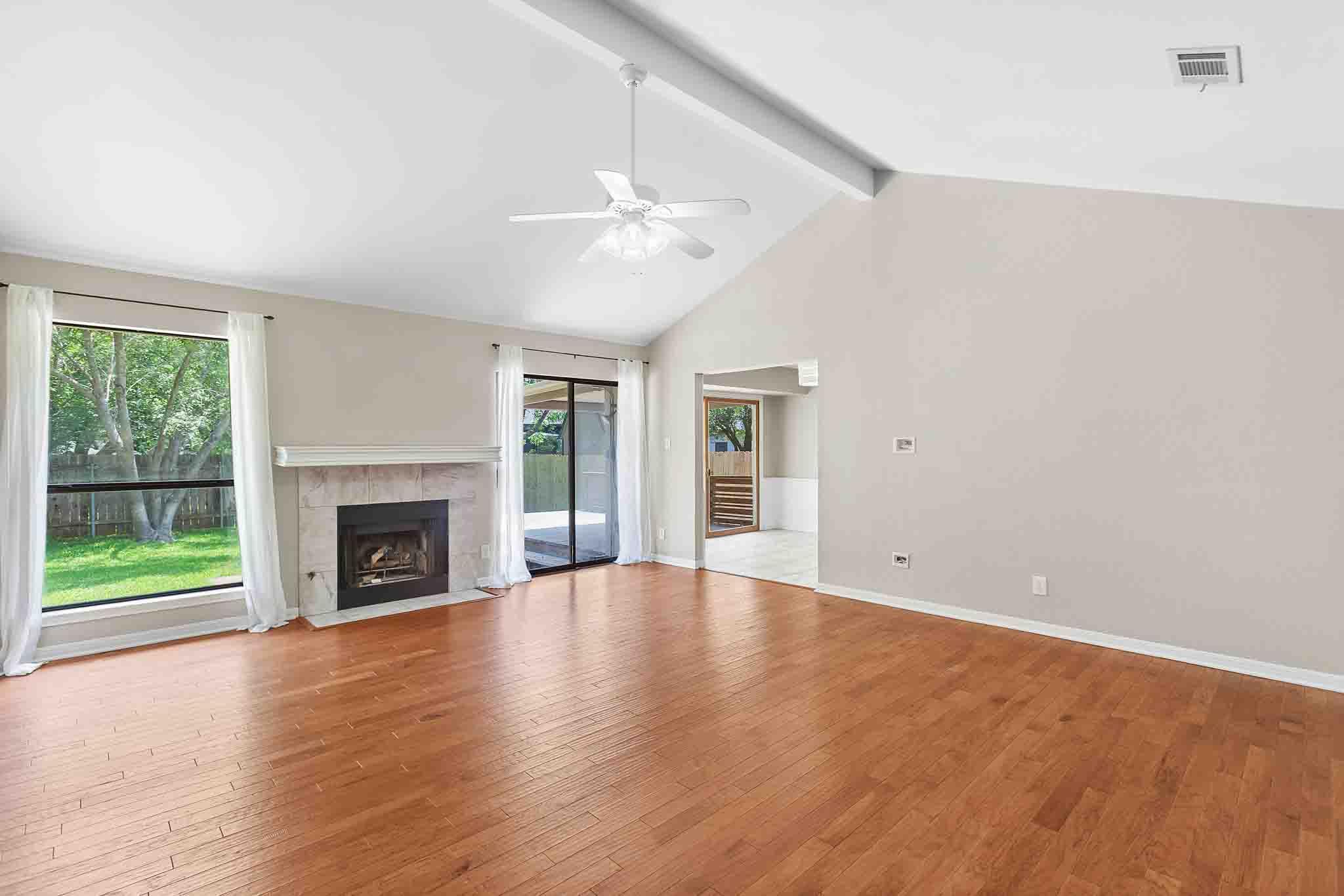 1911 Oakview Dr, Round Rock, TX 78681