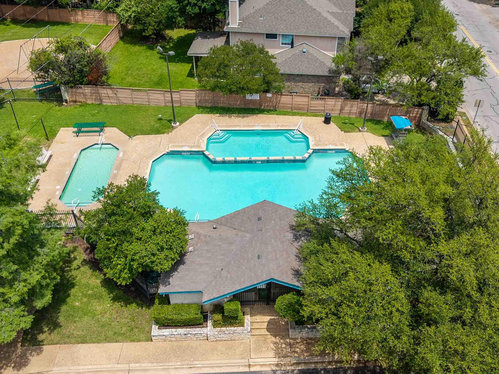 1911 Oakview Dr, Round Rock, TX 78681