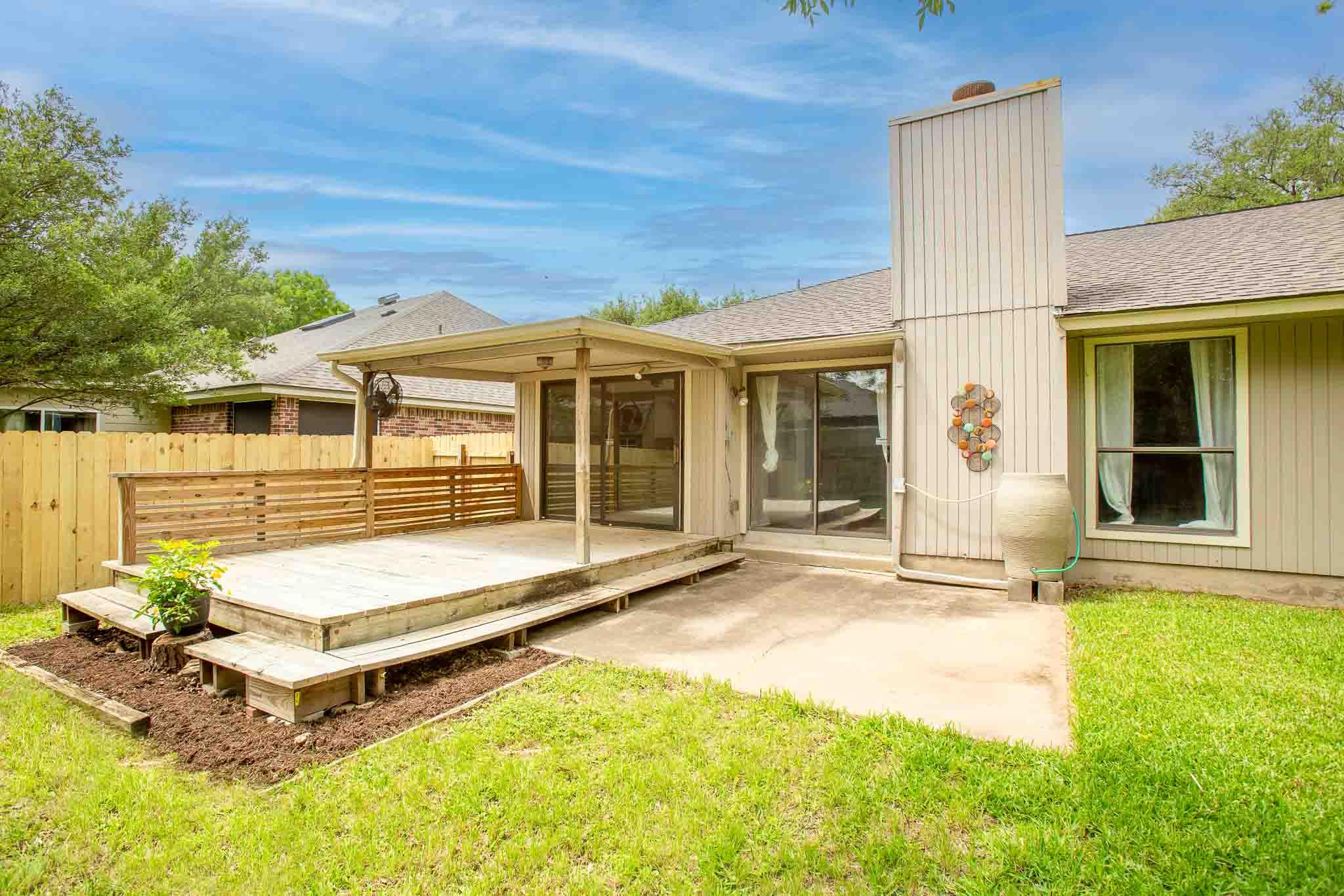 1911 Oakview Dr, Round Rock, TX 78681