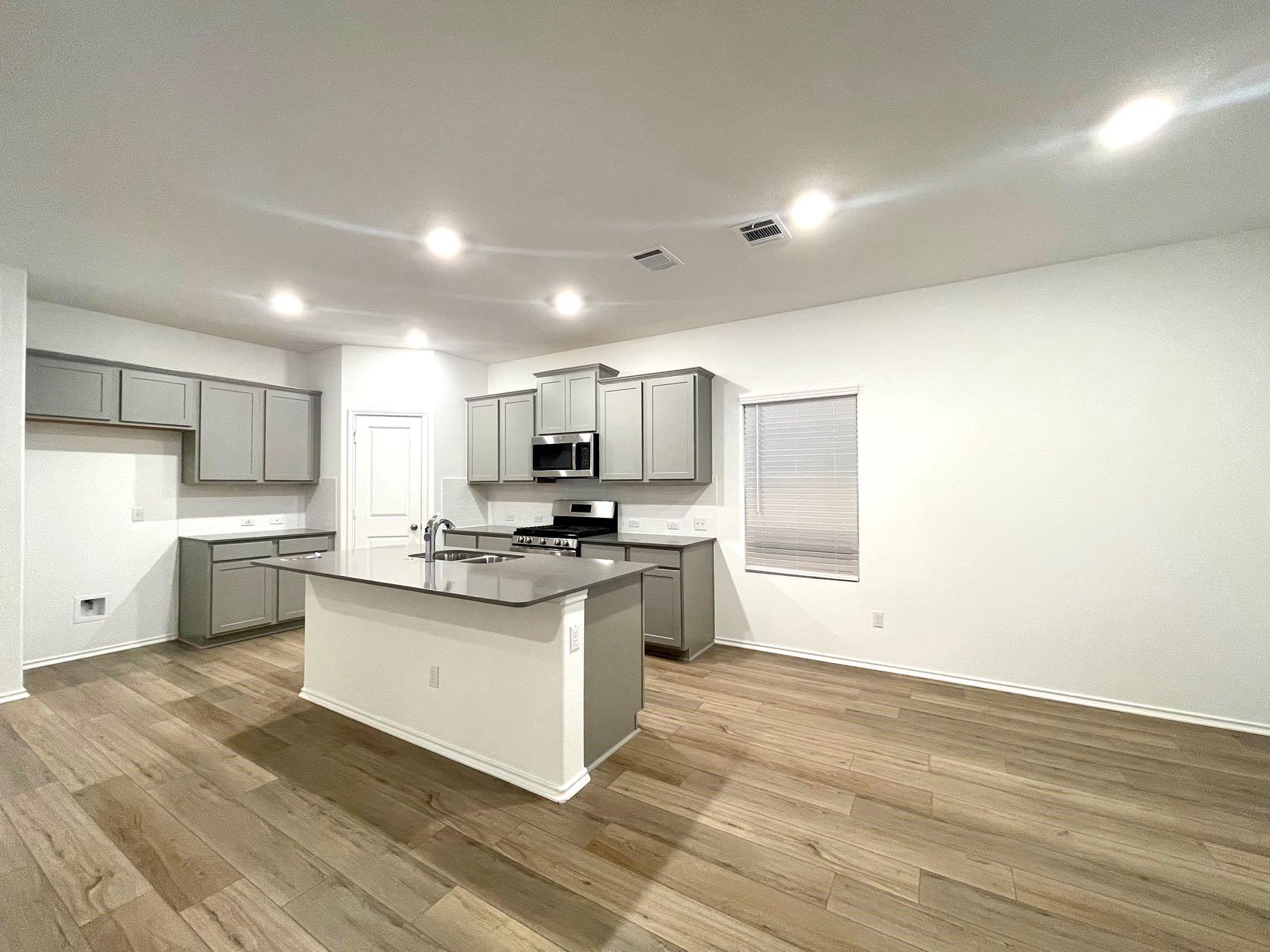 433 Sebring Cir, Hutto, TX 78634