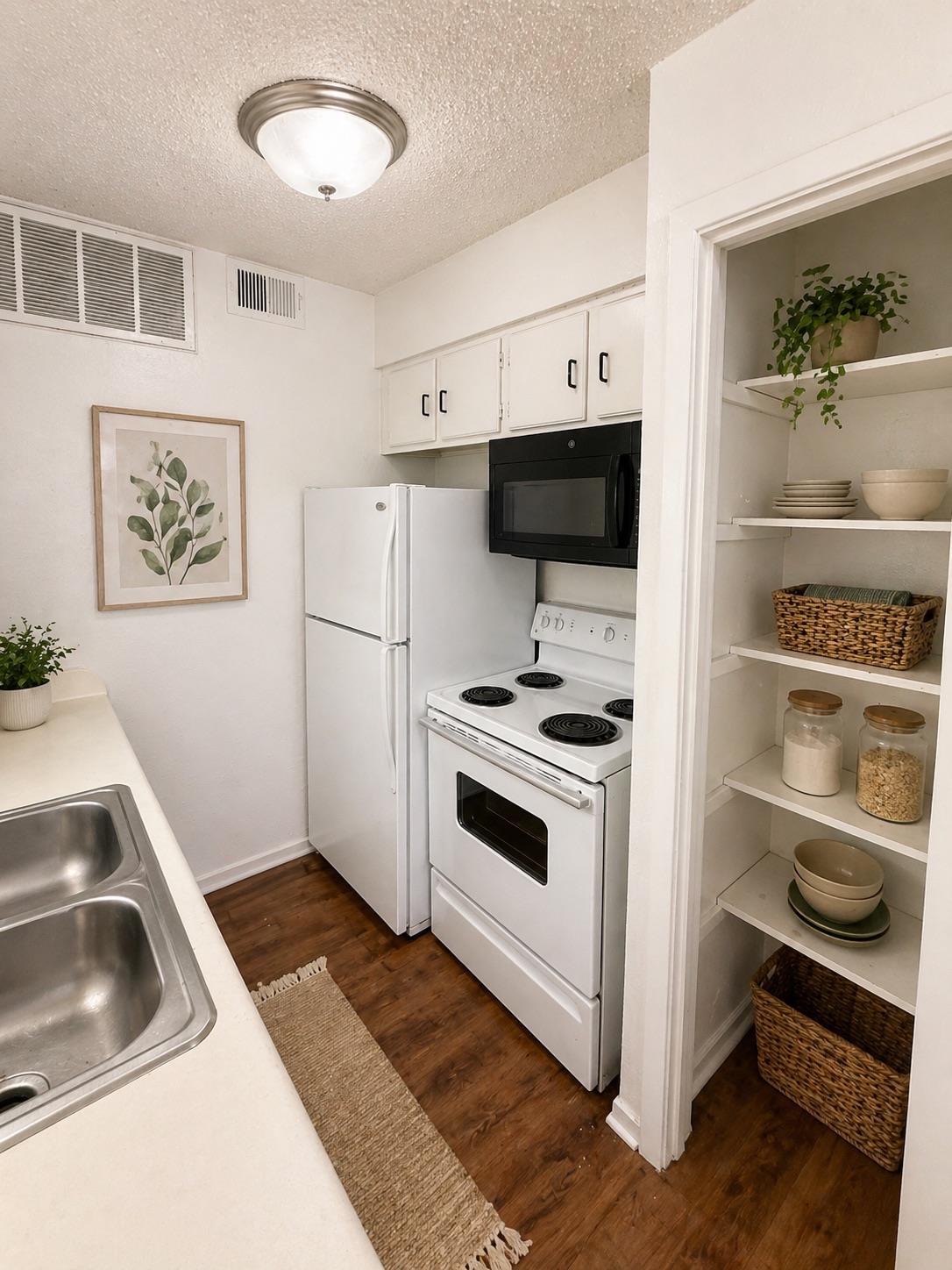 2704 Salado St # 103, Austin, TX 78705
