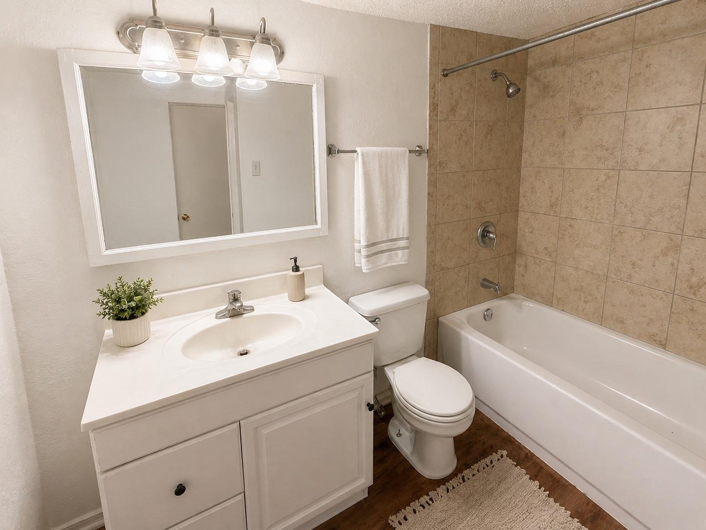 2704 Salado St # 103, Austin, TX 78705