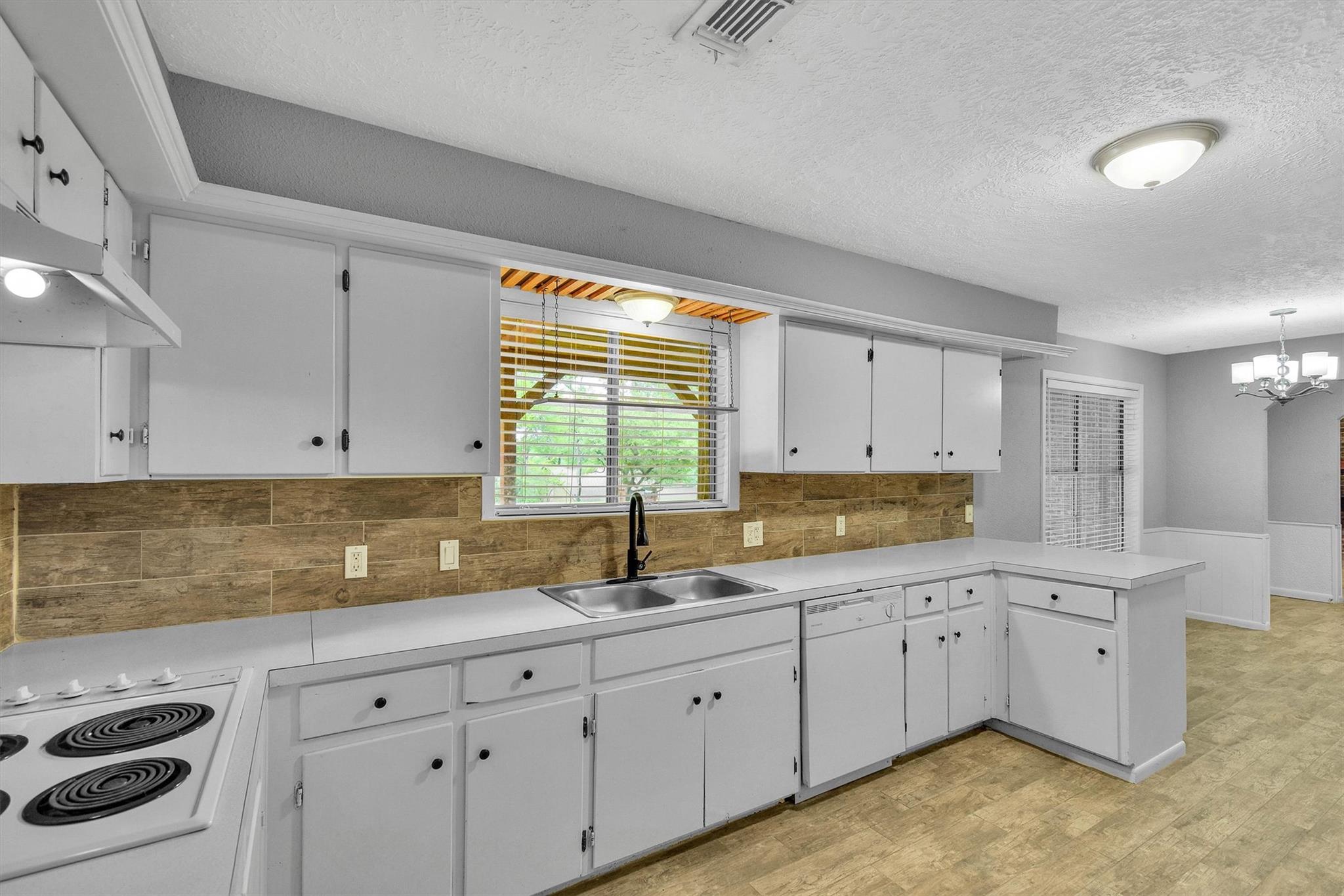 605 Quail Creek Dr, Round Rock, TX 78664