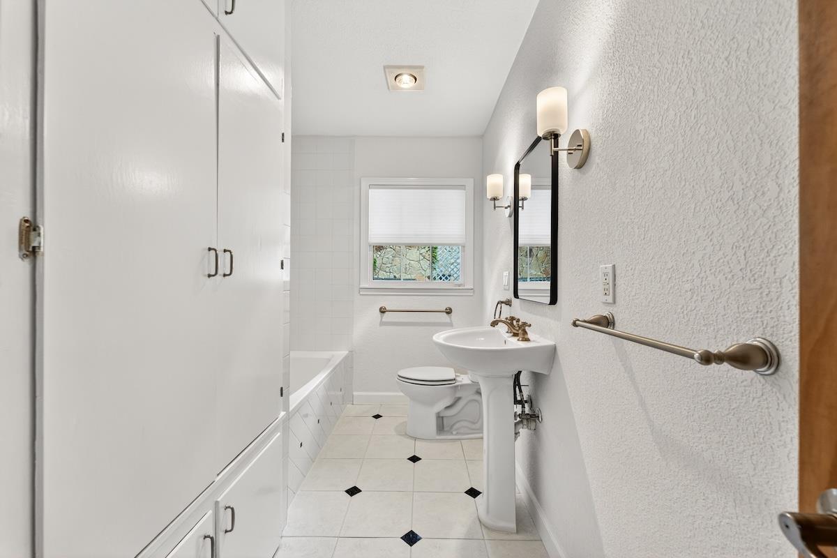 2506 Hillview Rd, Austin, TX 78703