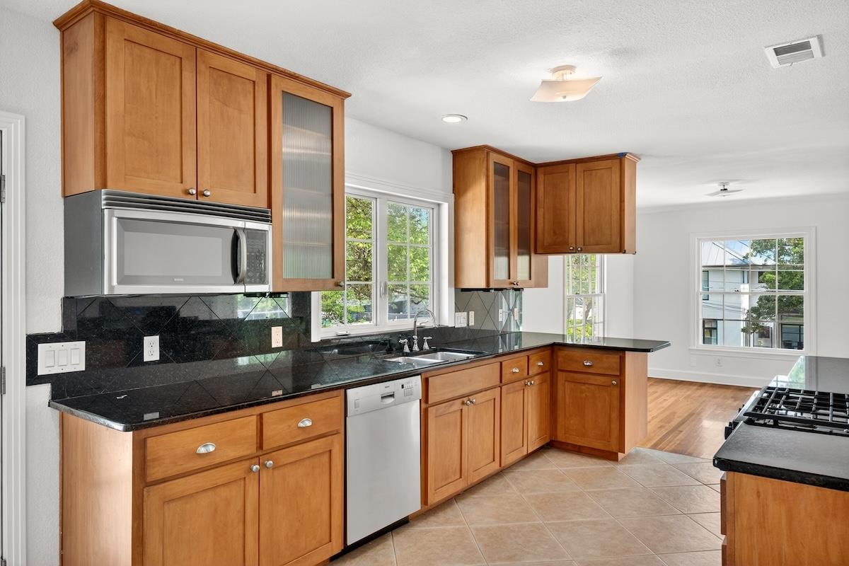 2506 Hillview Rd, Austin, TX 78703