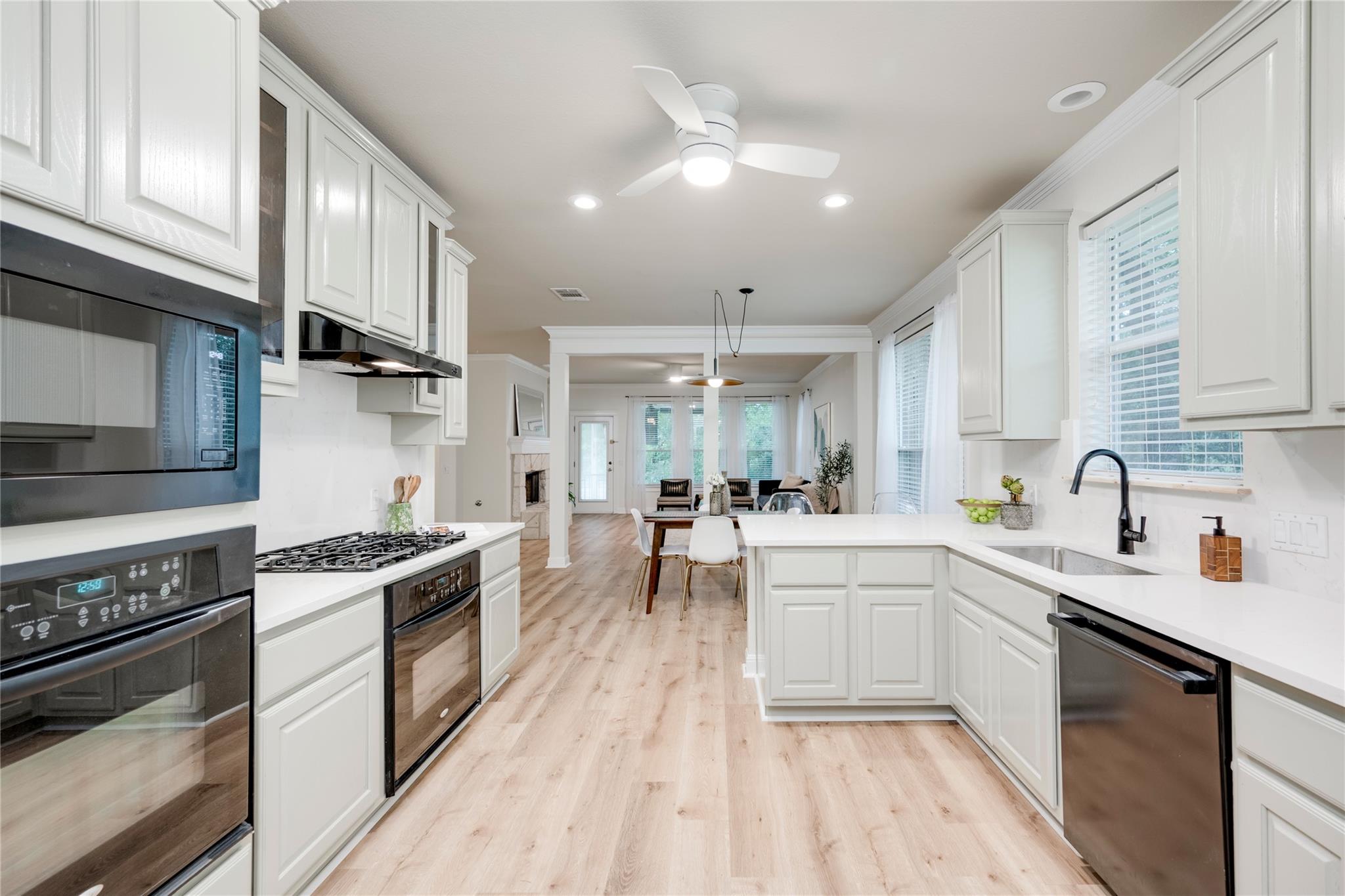 6421 Carrington Dr, Austin, TX 78749