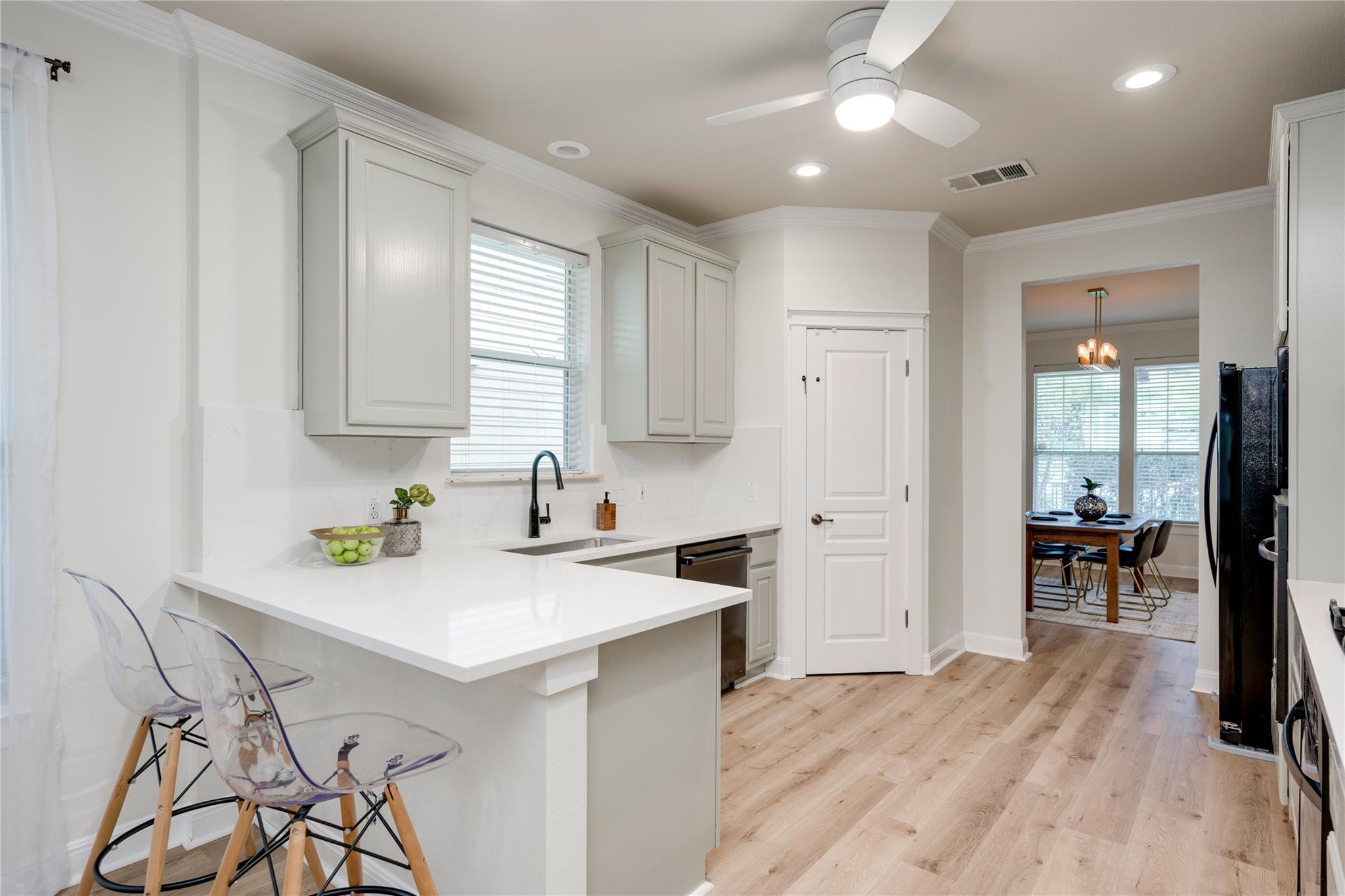 6421 Carrington Dr, Austin, TX 78749
