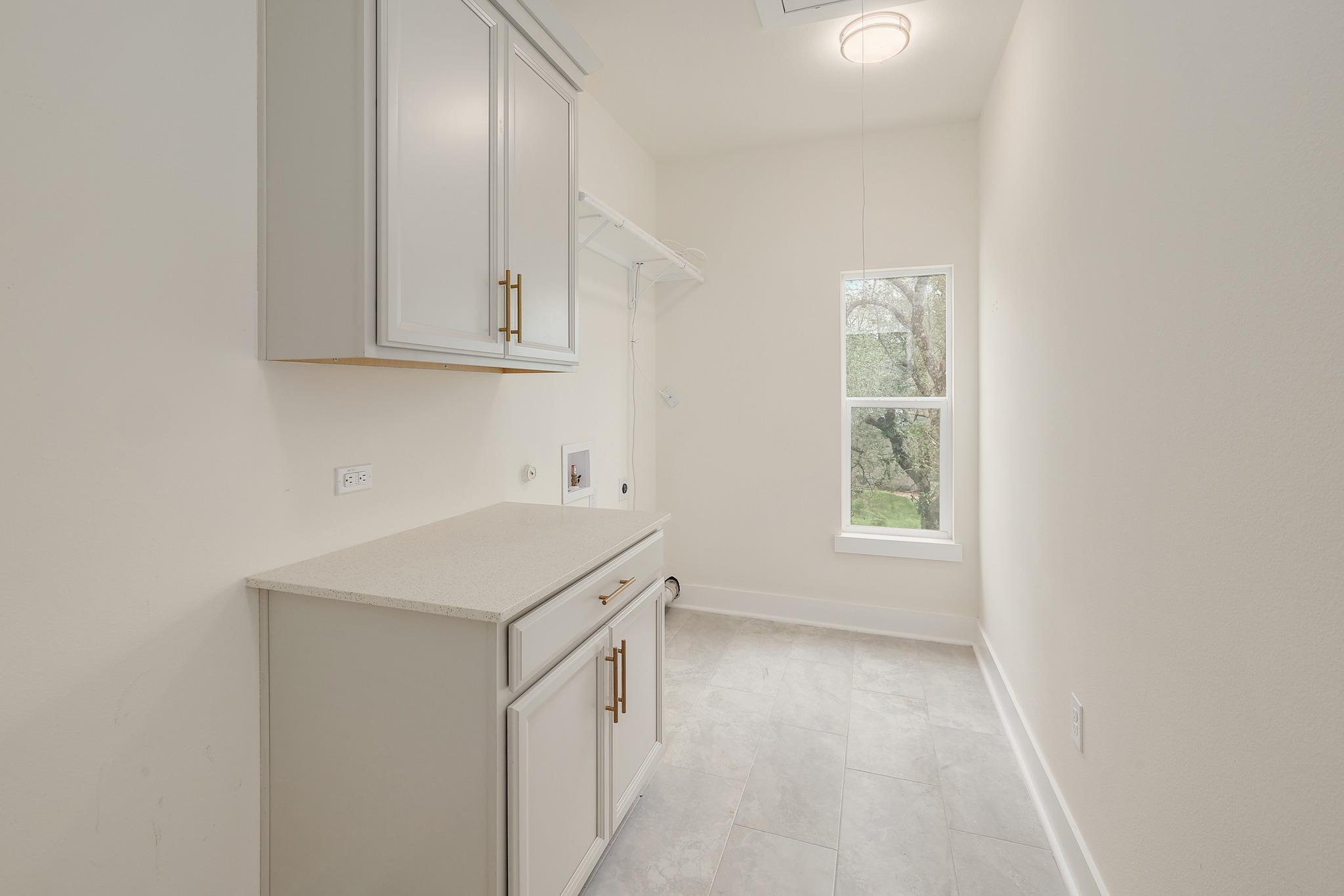 18716 W Lakeview Dr, Jonestown, TX 78645