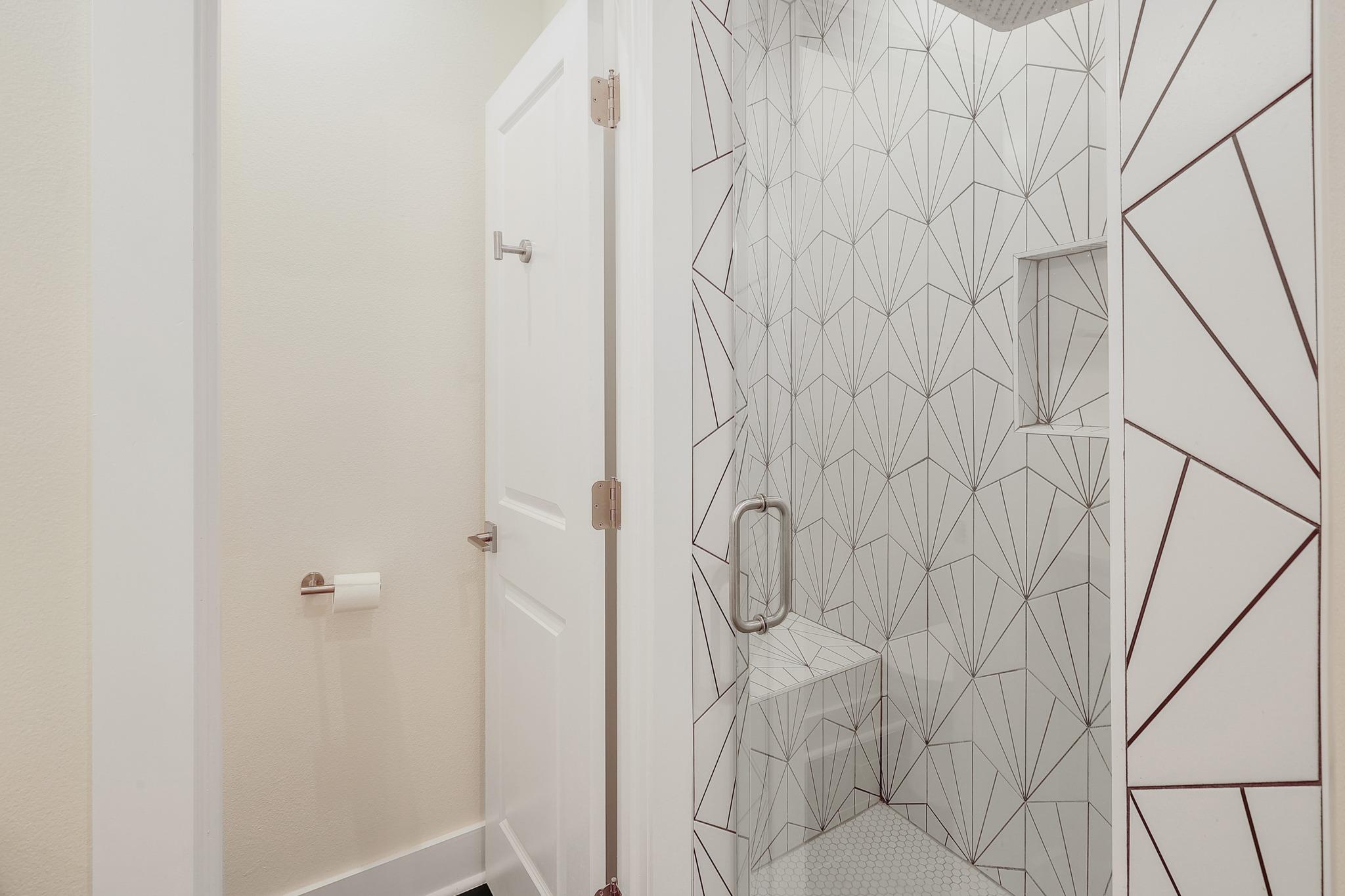 18716 W Lakeview Dr, Jonestown, TX 78645