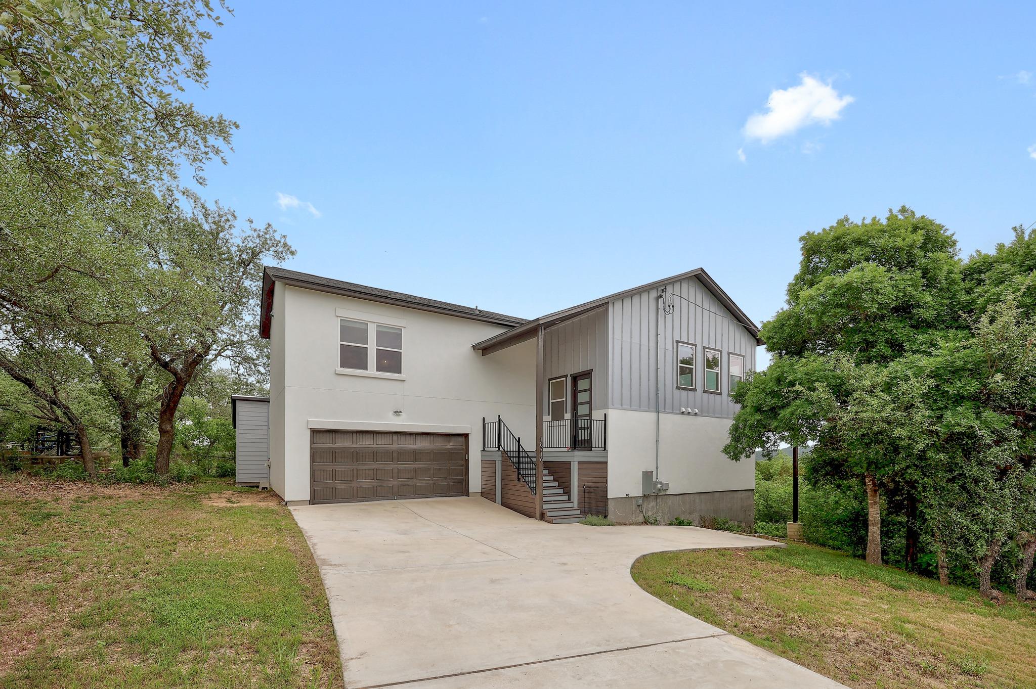 18716 W Lakeview Dr, Jonestown, TX 78645