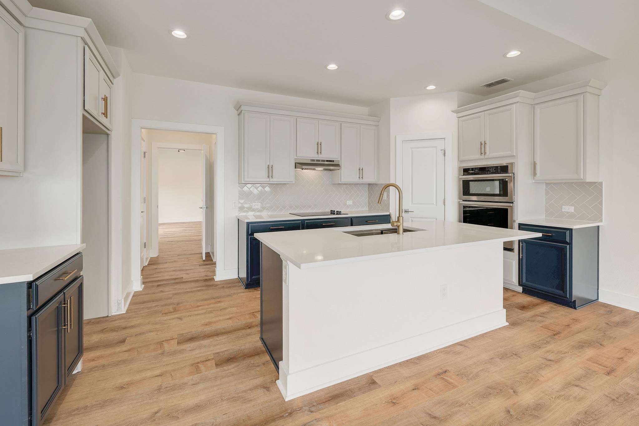 18716 W Lakeview Dr, Jonestown, TX 78645