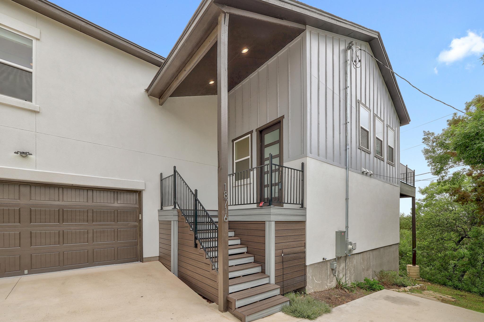 18716 W Lakeview Dr, Jonestown, TX 78645